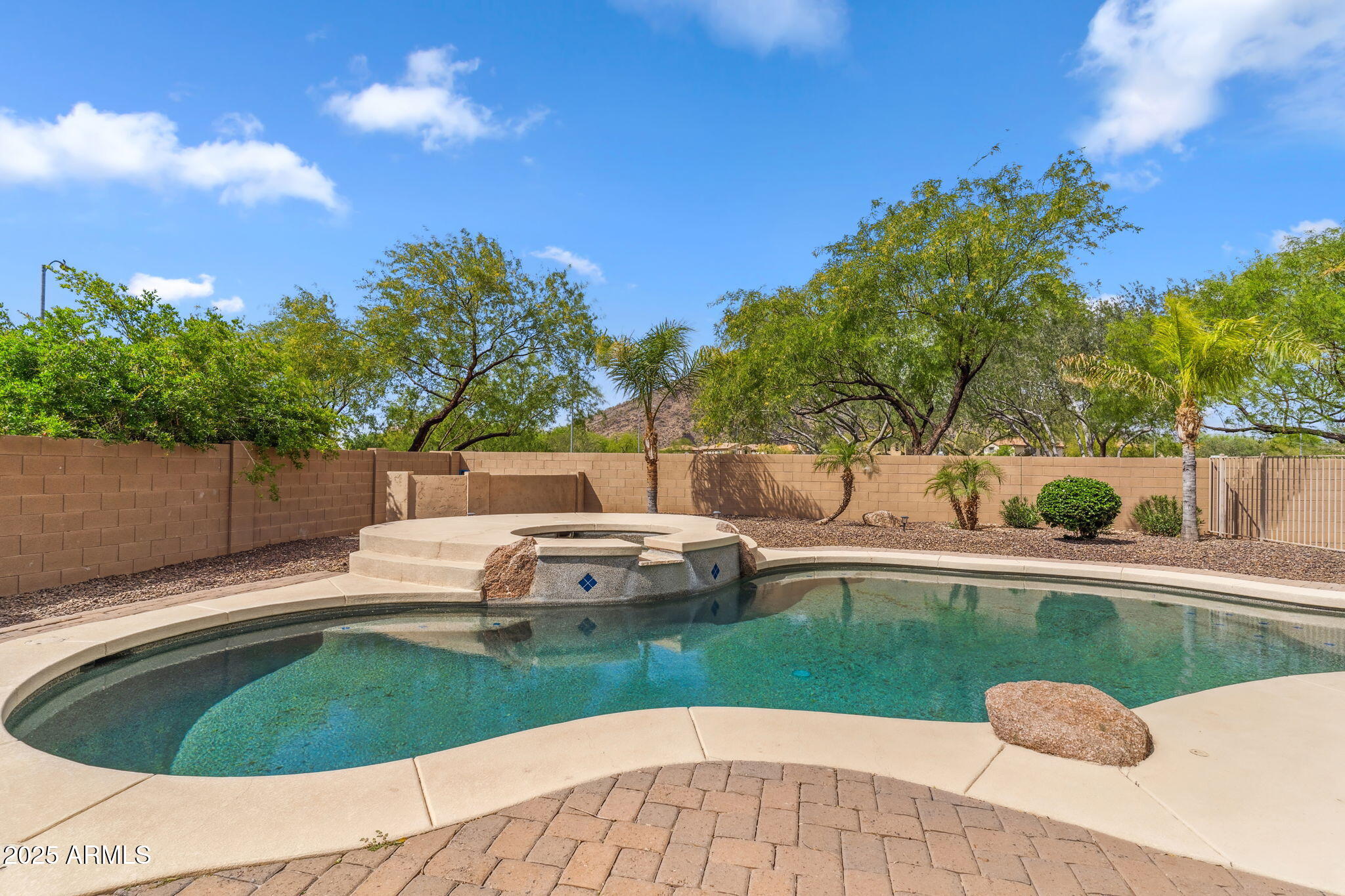 5042 W LARIAT Lane