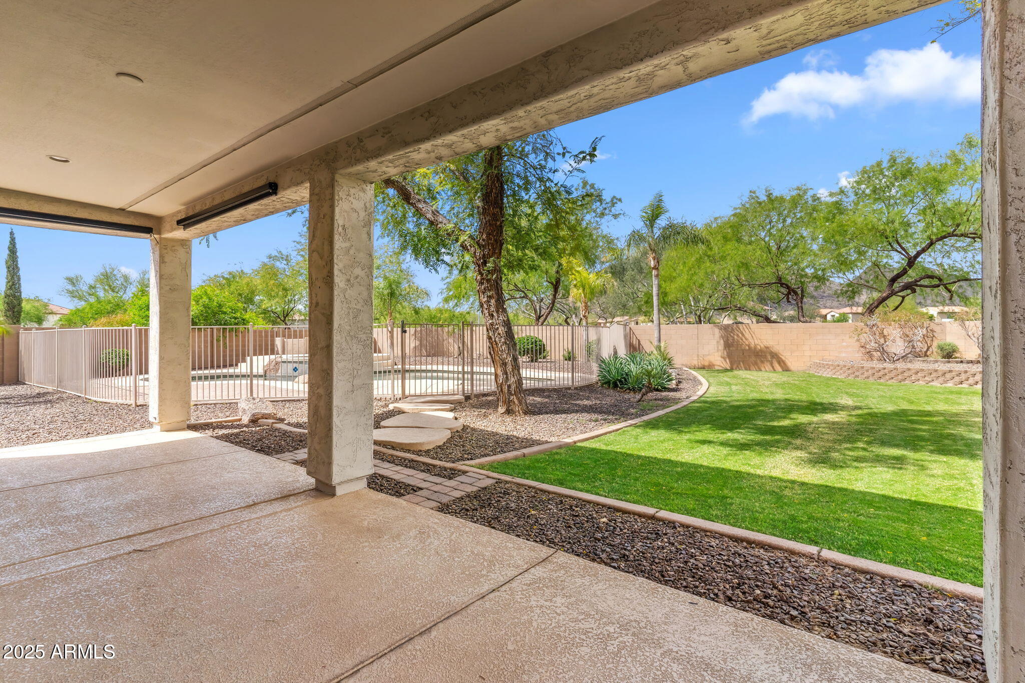5042 W LARIAT Lane