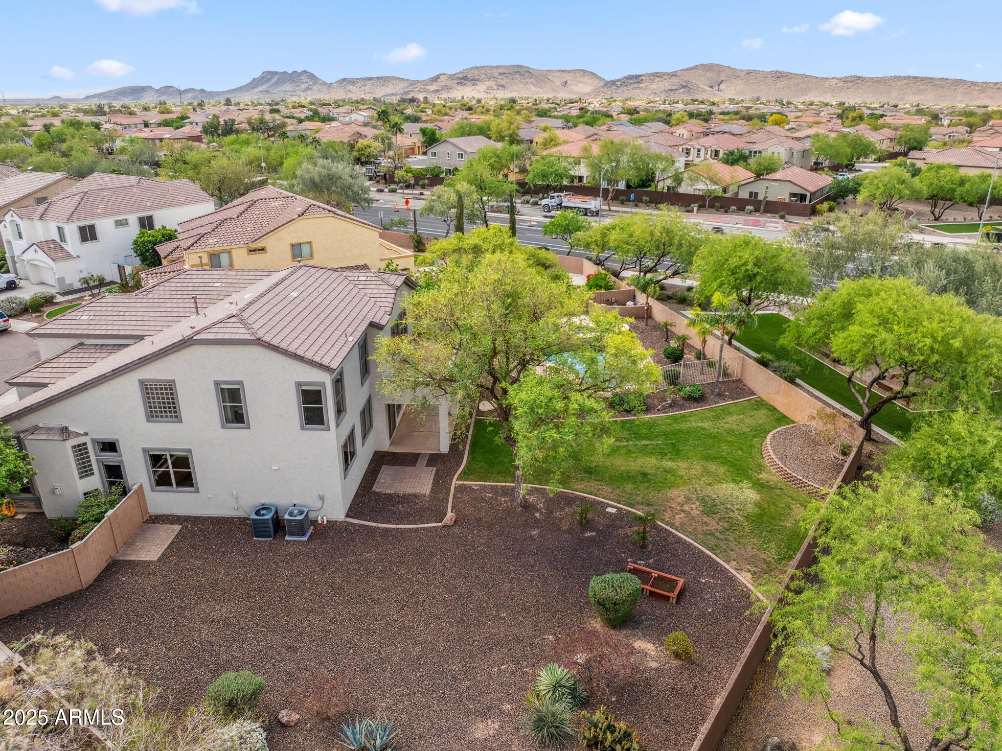 5042 W LARIAT Lane