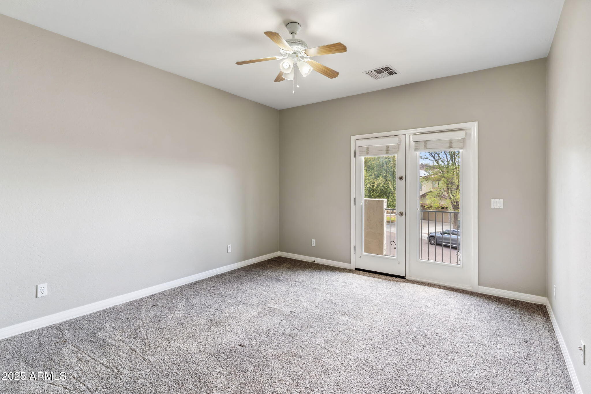 5042 W LARIAT Lane
