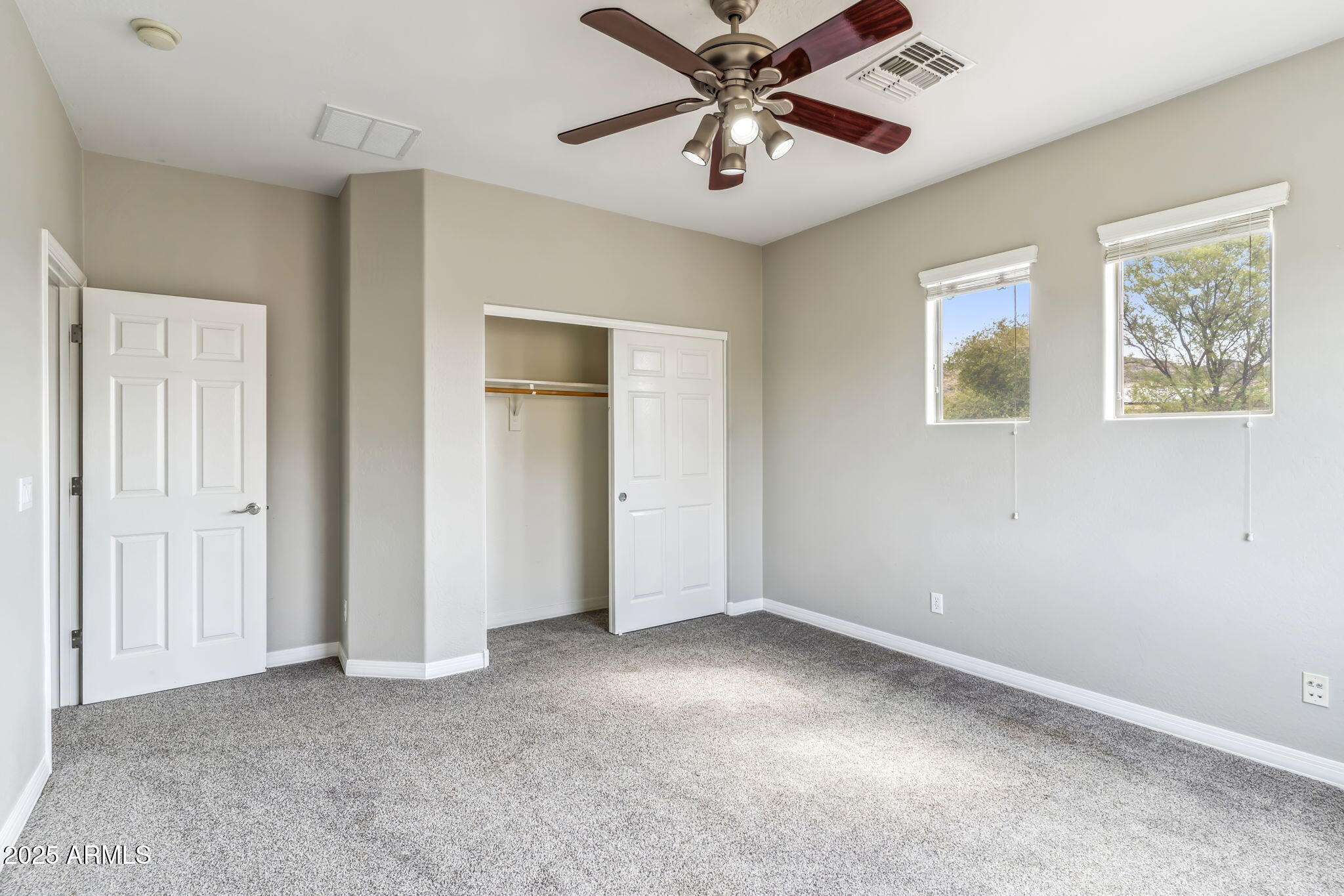 5042 W LARIAT Lane
