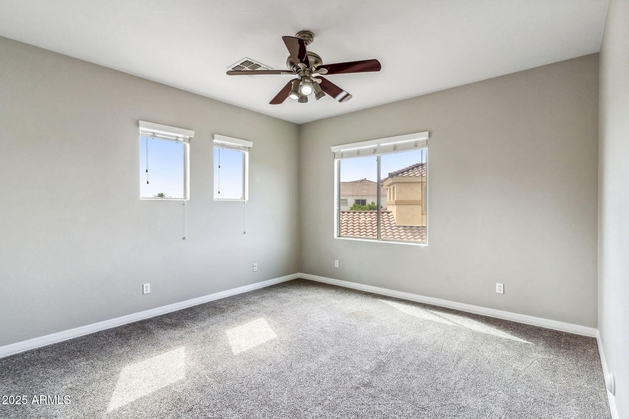 5042 W LARIAT Lane