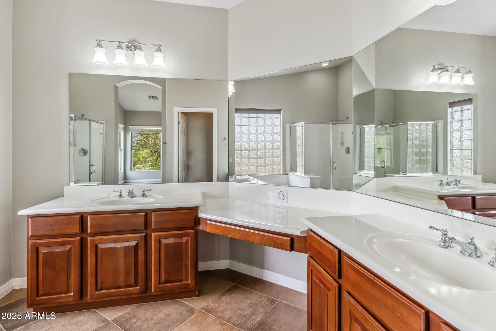 5042 W LARIAT Lane