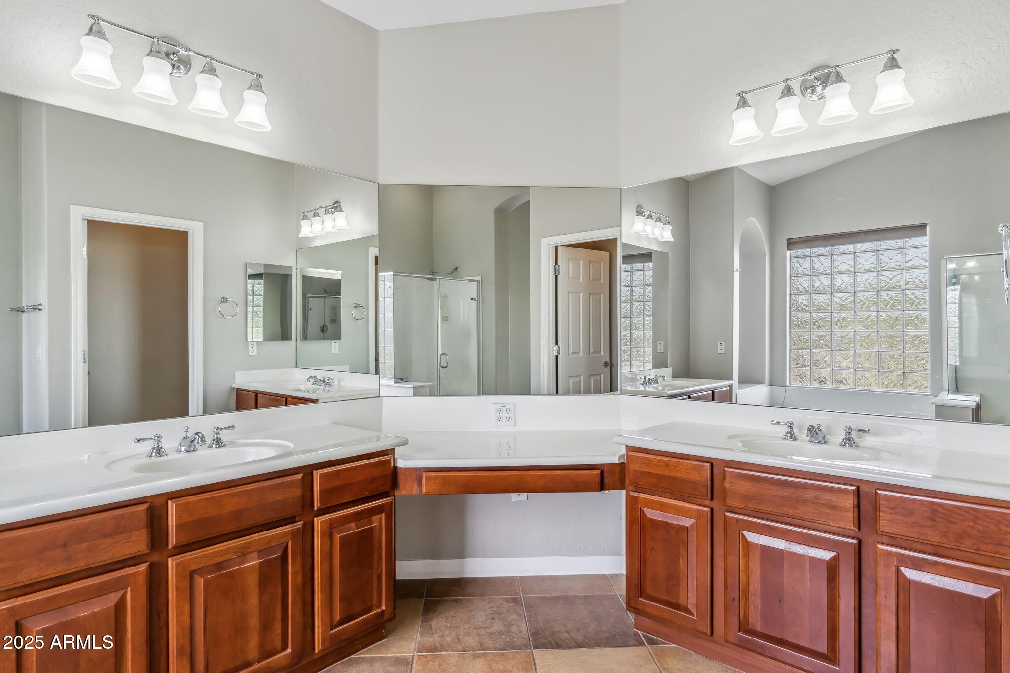5042 W LARIAT Lane