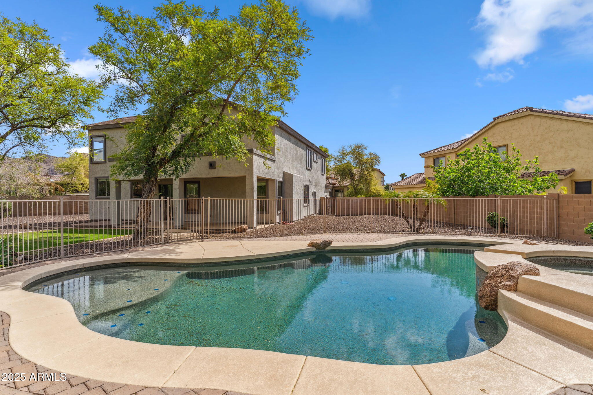 5042 W LARIAT Lane