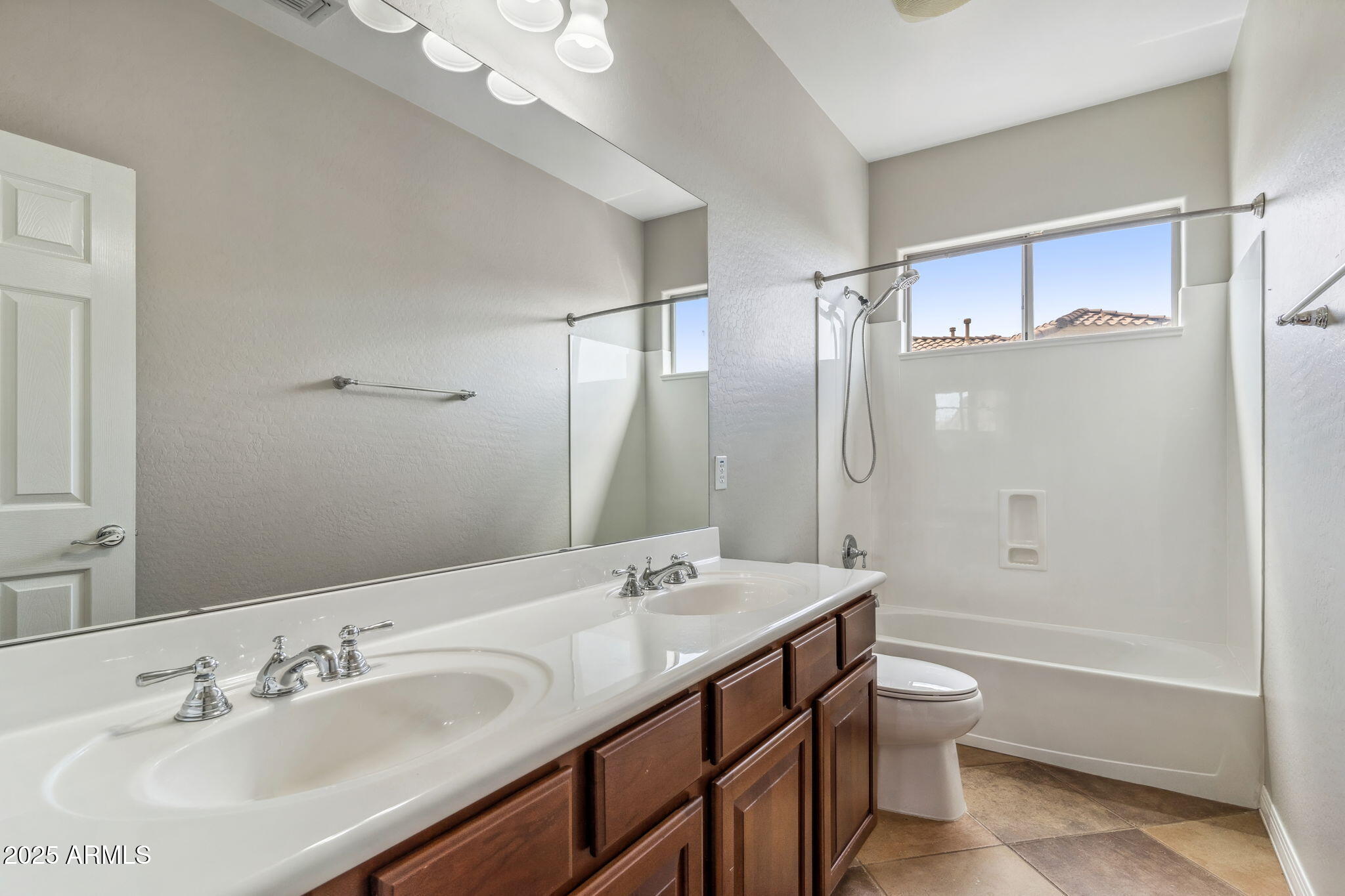 5042 W LARIAT Lane