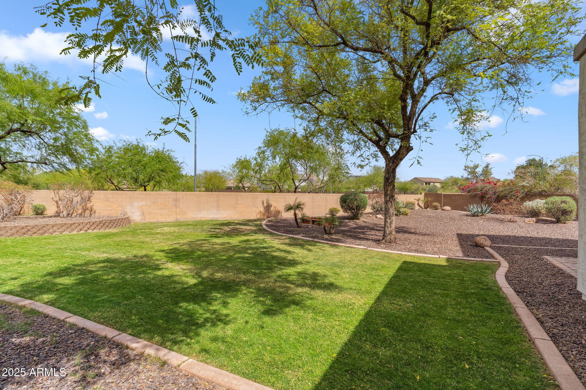 5042 W LARIAT Lane