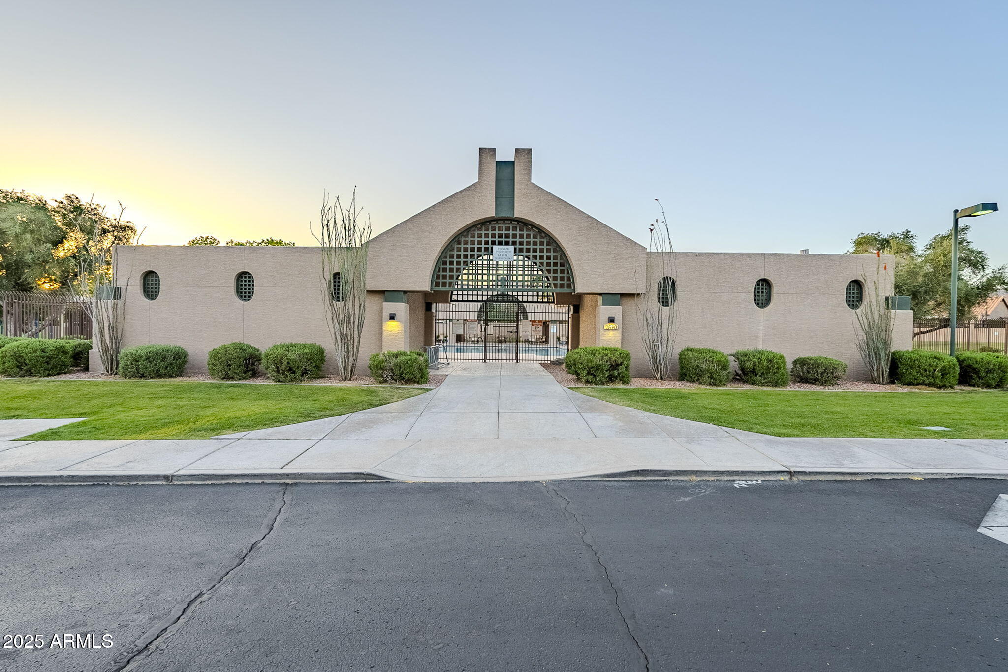2468 E DRY CREEK Road