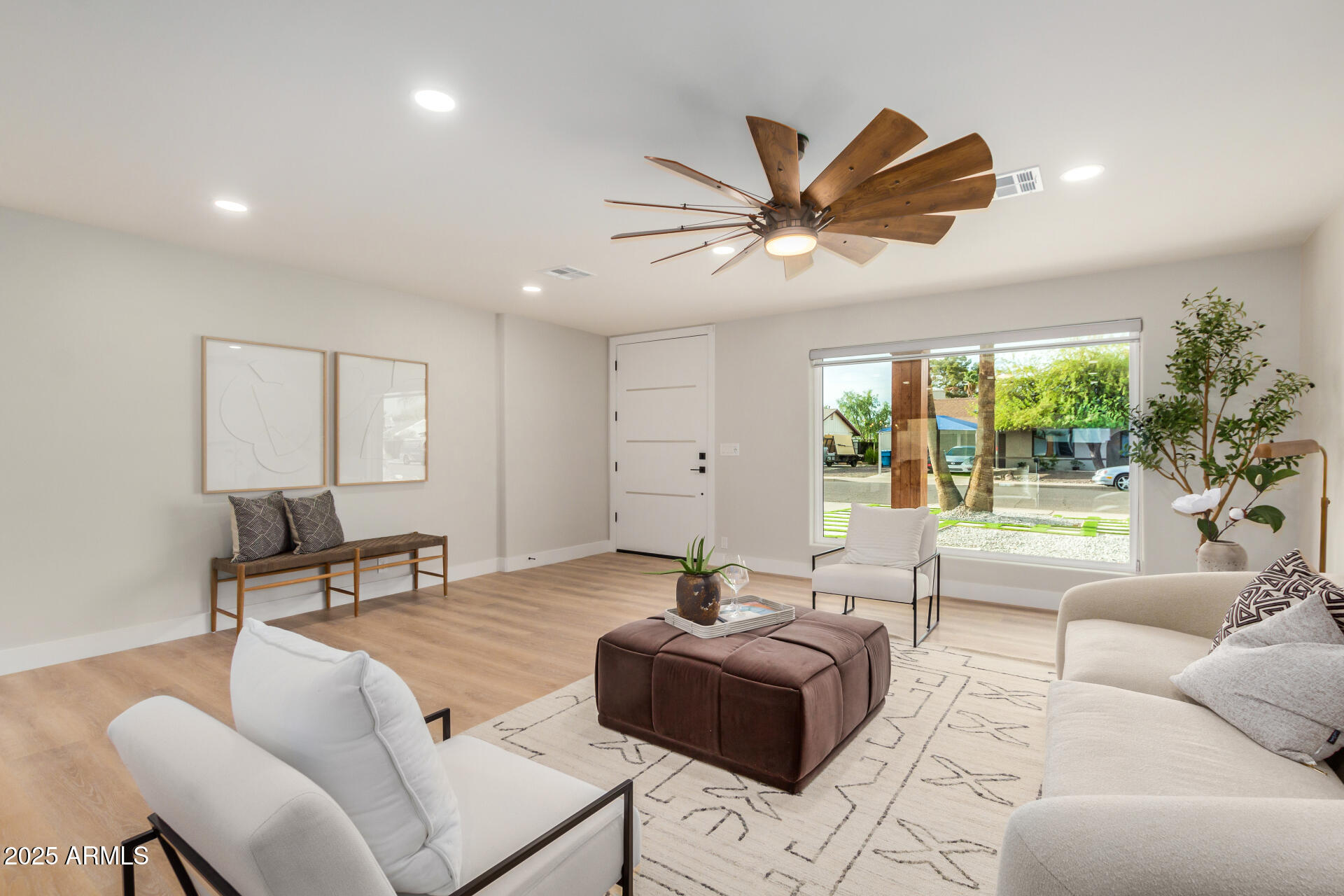 2905 W CAMPO BELLO Drive