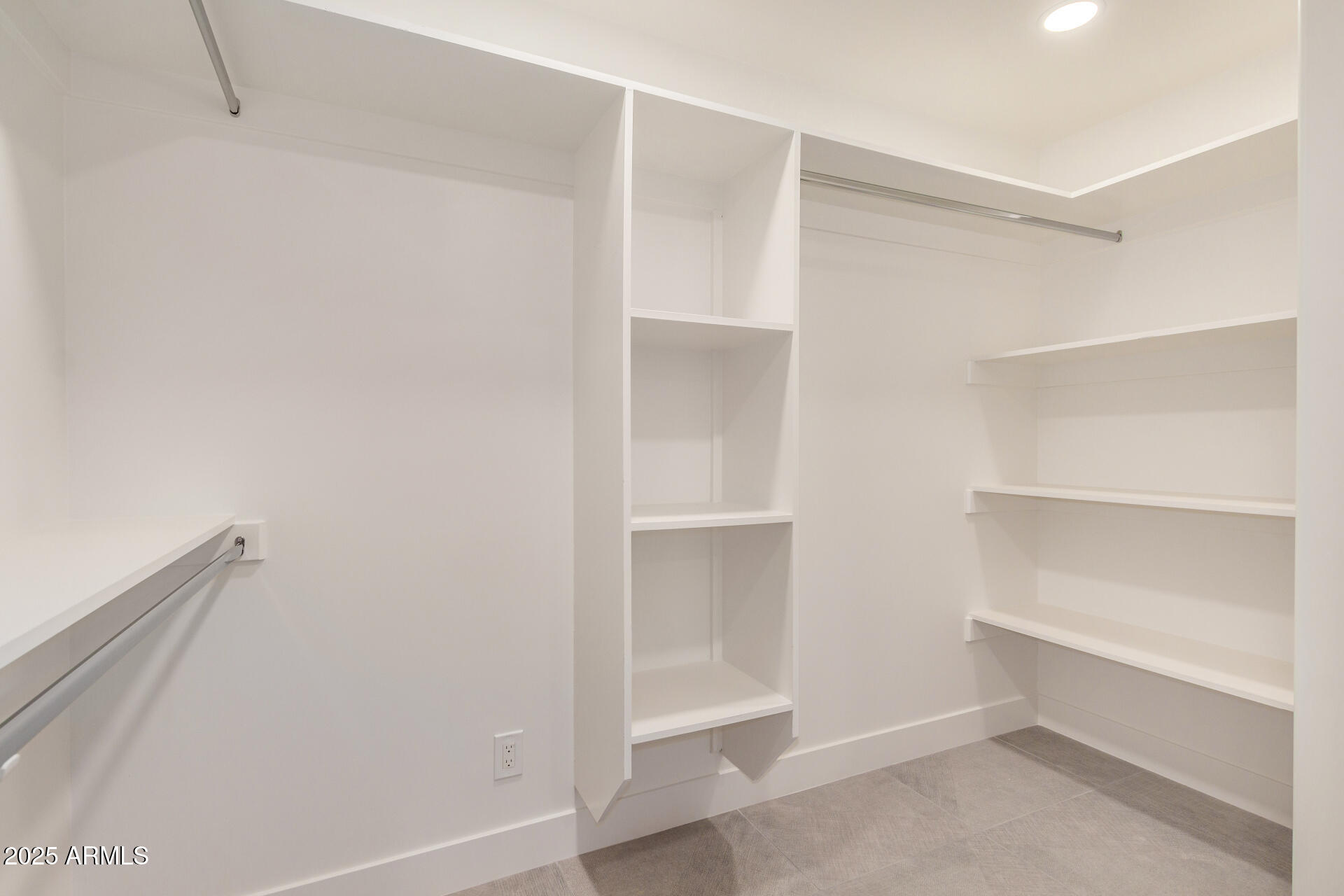 2905 W CAMPO BELLO Drive