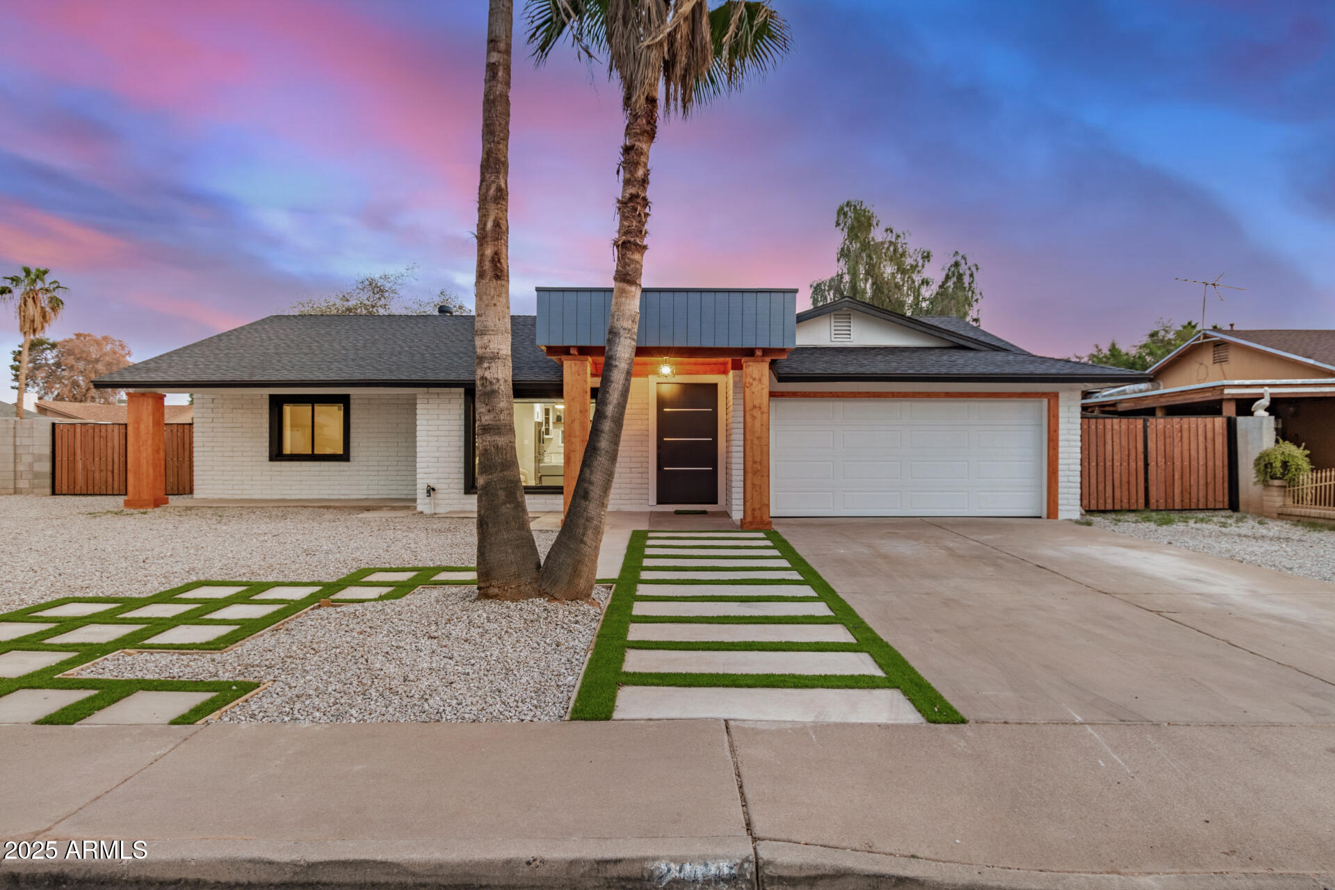 2905 W CAMPO BELLO Drive
