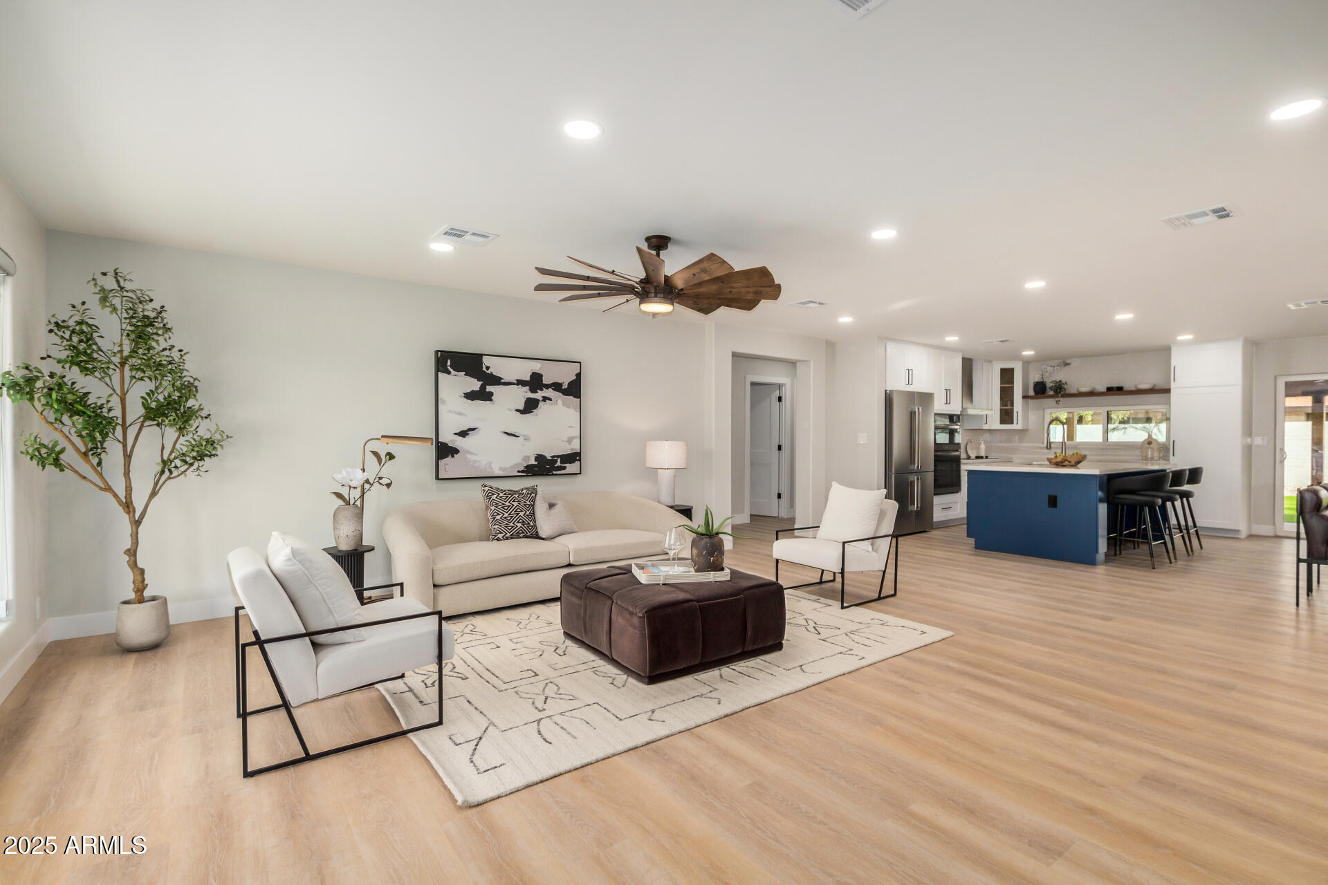 2905 W CAMPO BELLO Drive