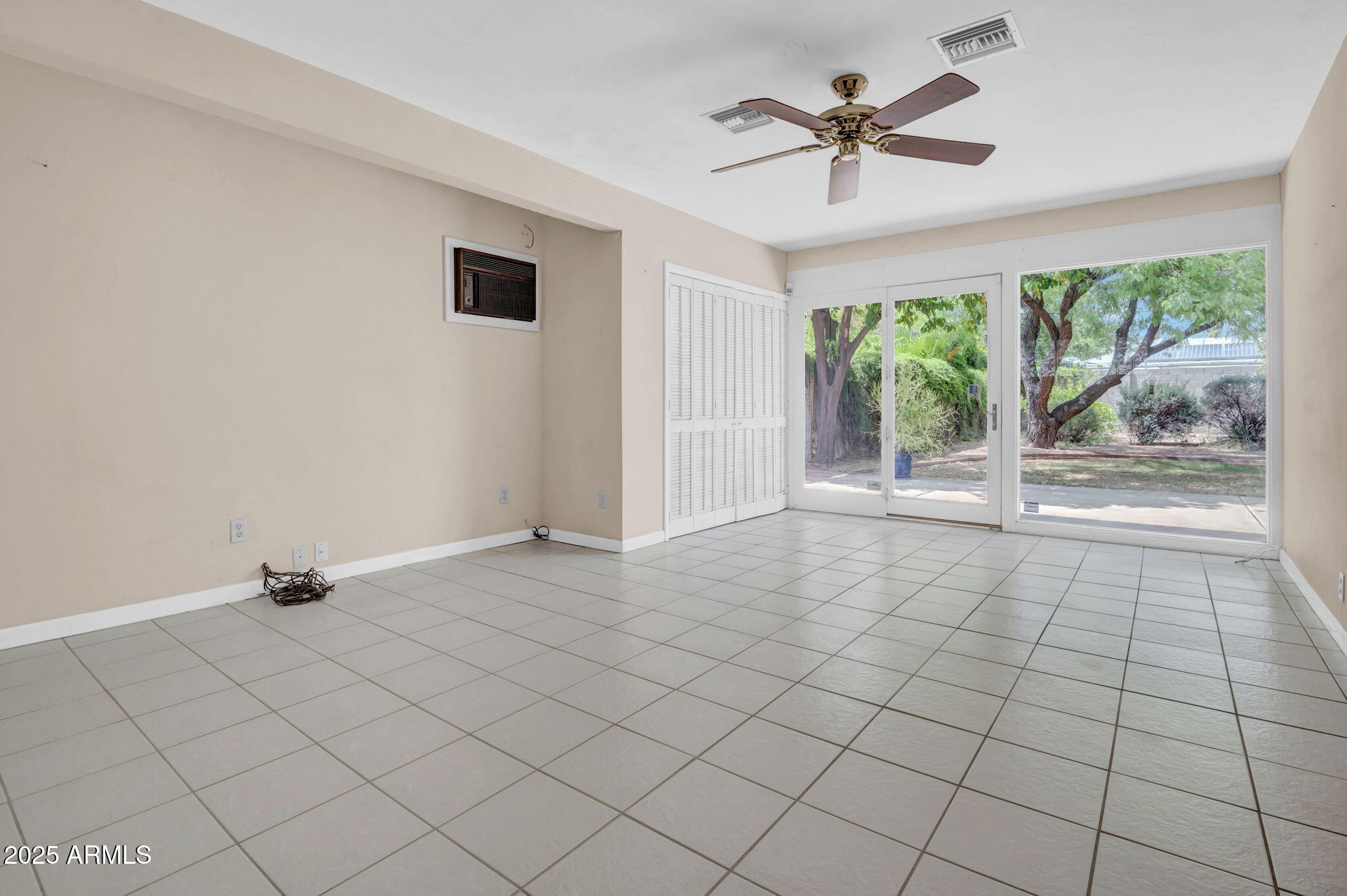 302 E ORANGE Drive