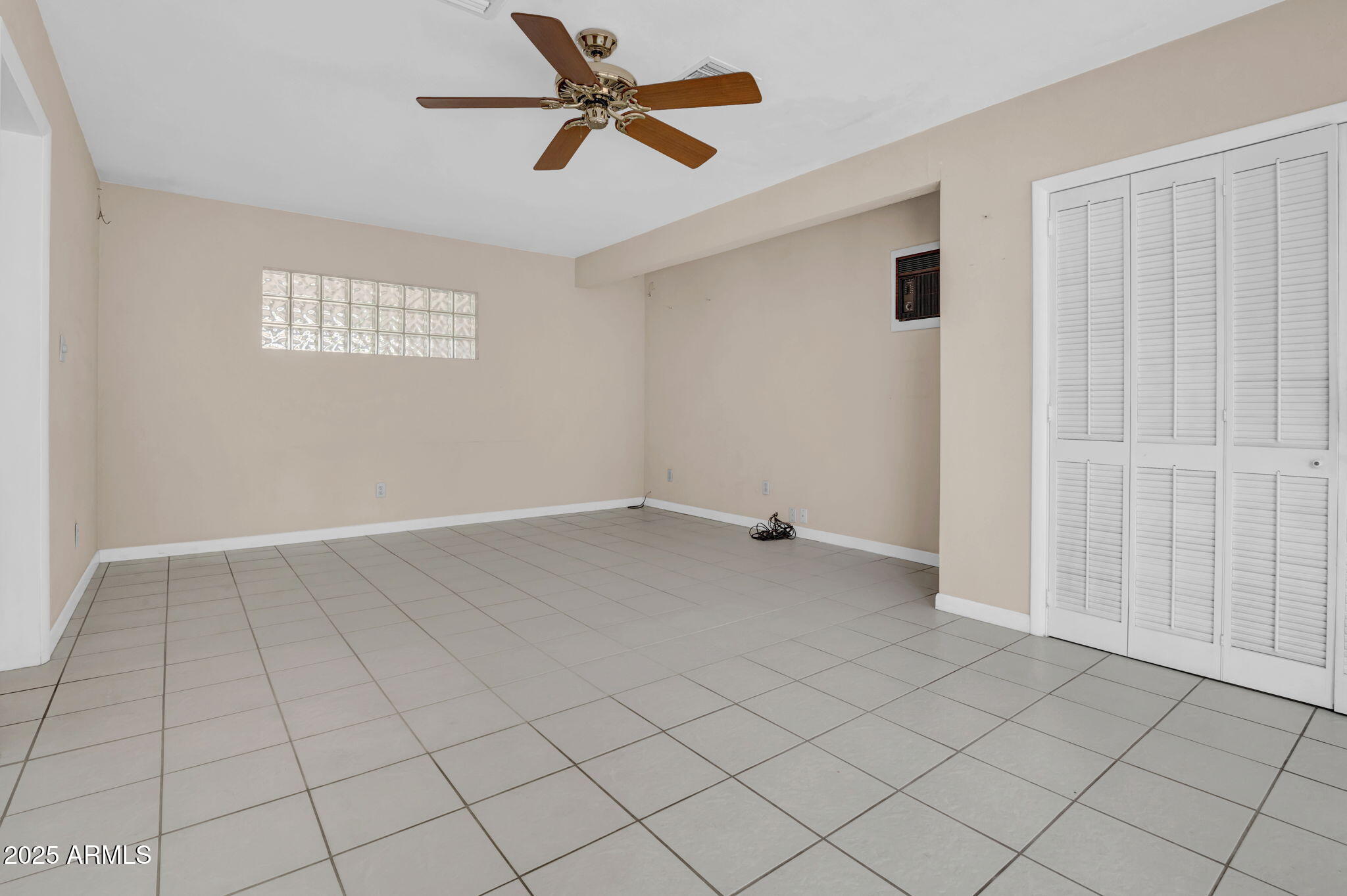 302 E ORANGE Drive
