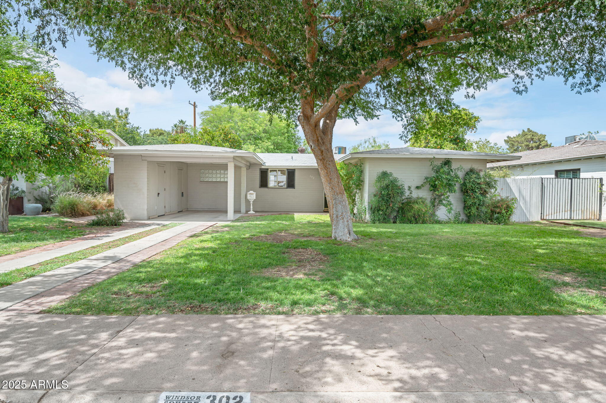 302 E ORANGE Drive