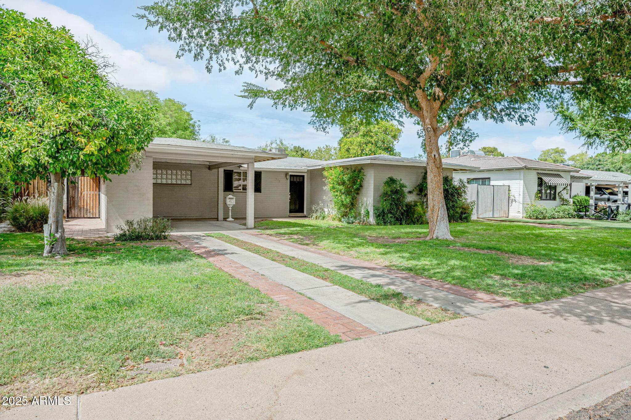 302 E ORANGE Drive