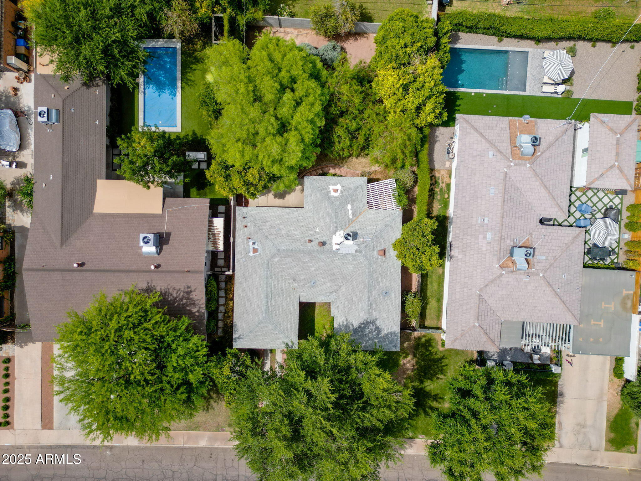 302 E ORANGE Drive