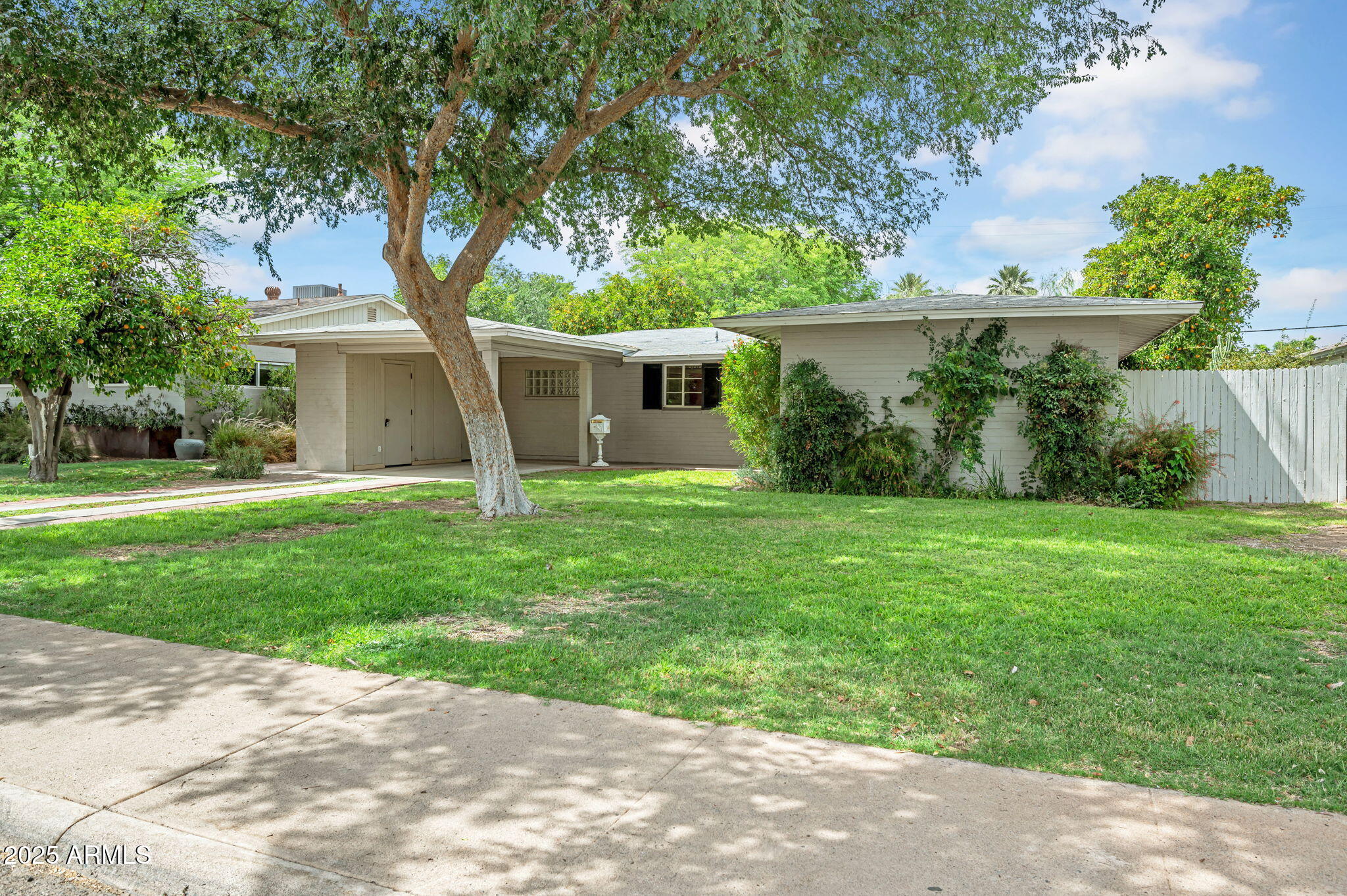 302 E ORANGE Drive