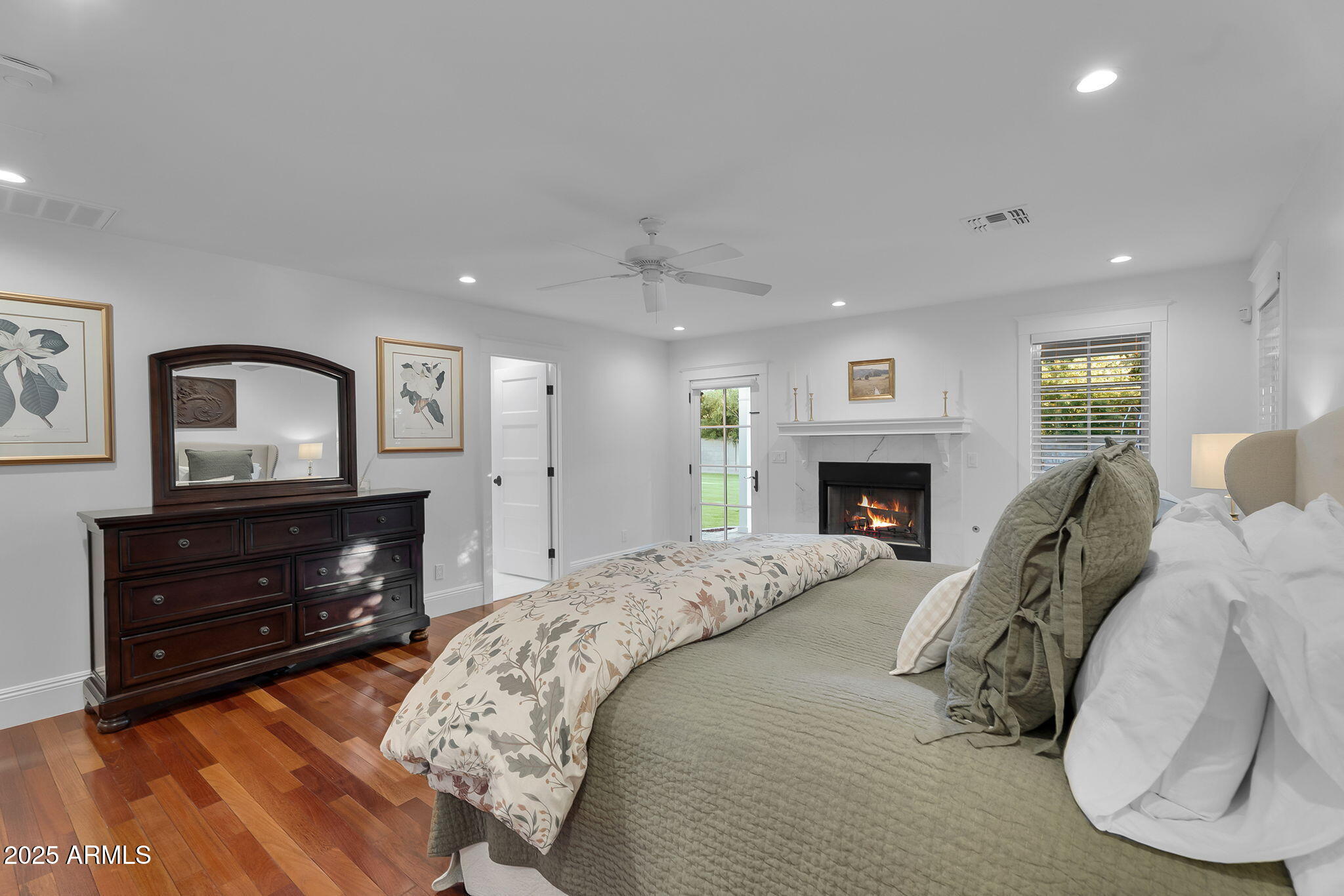 229 W BERRIDGE Lane