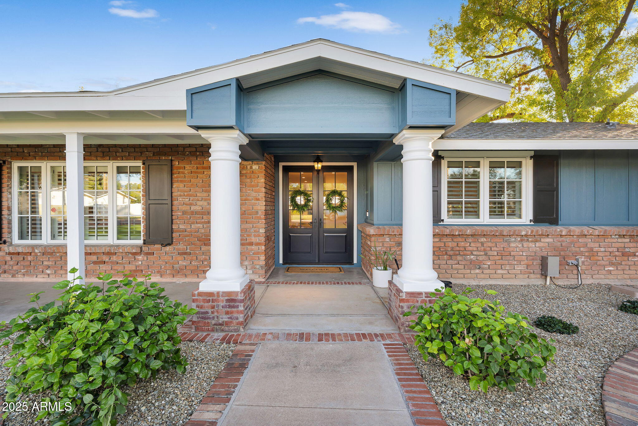 229 W BERRIDGE Lane