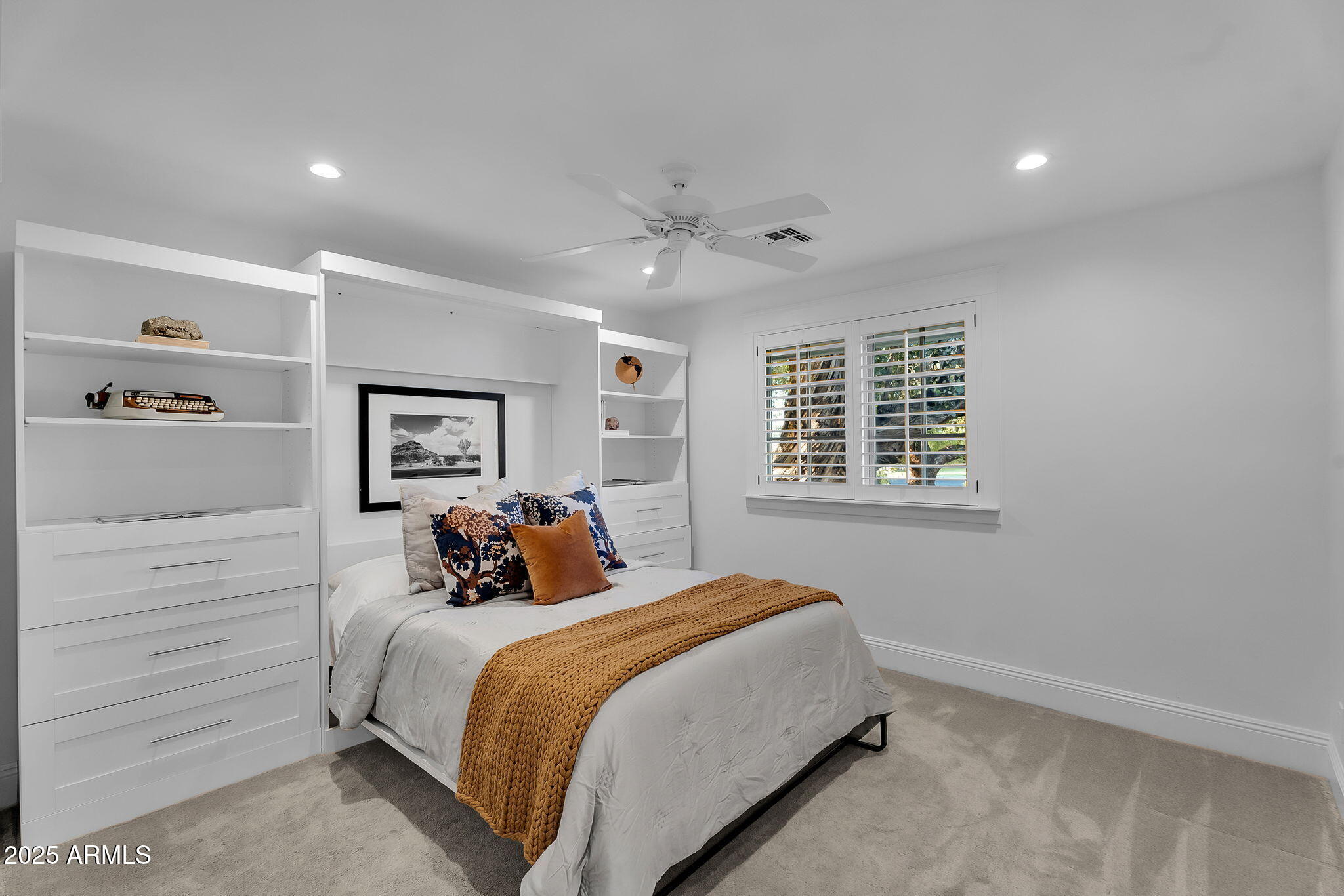 229 W BERRIDGE Lane