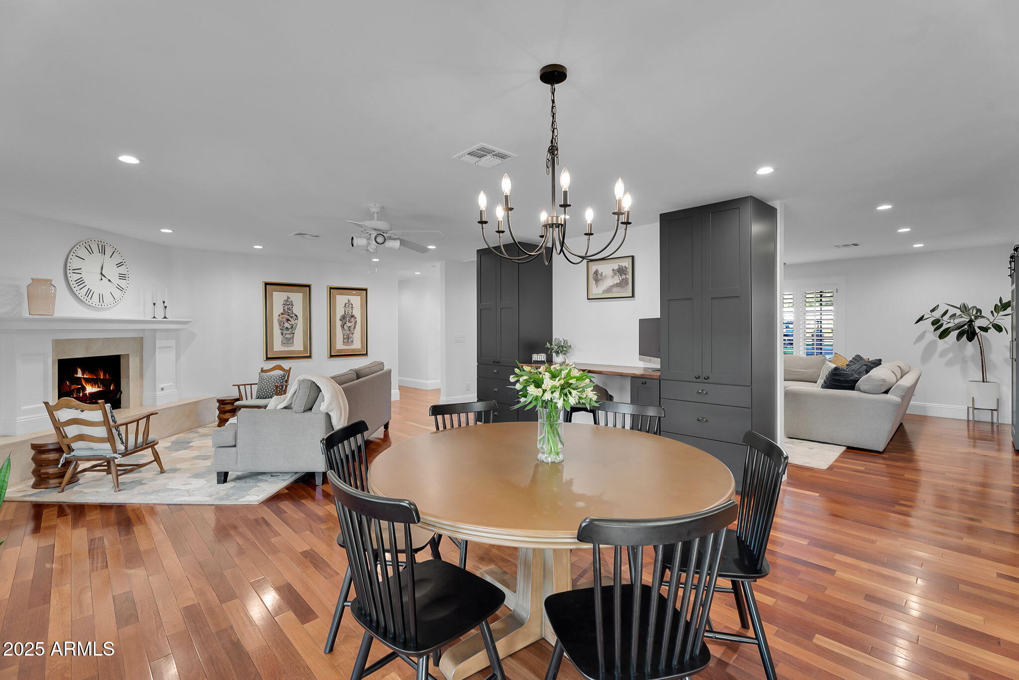 229 W BERRIDGE Lane