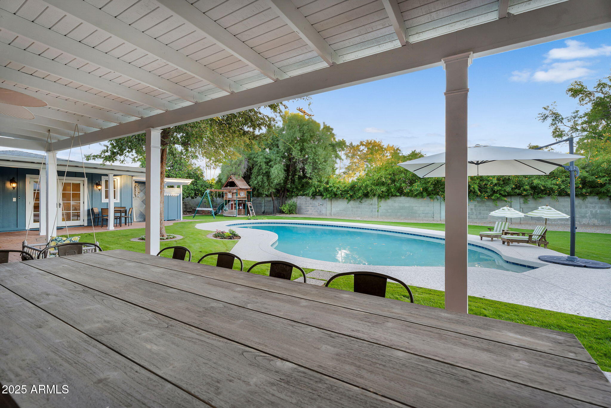 229 W BERRIDGE Lane