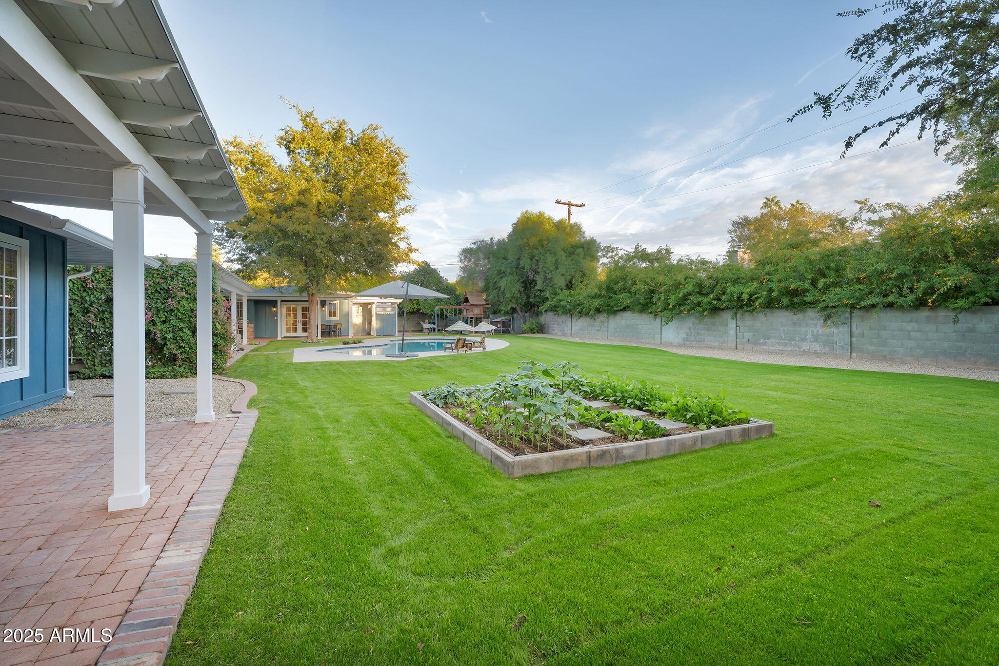 229 W BERRIDGE Lane