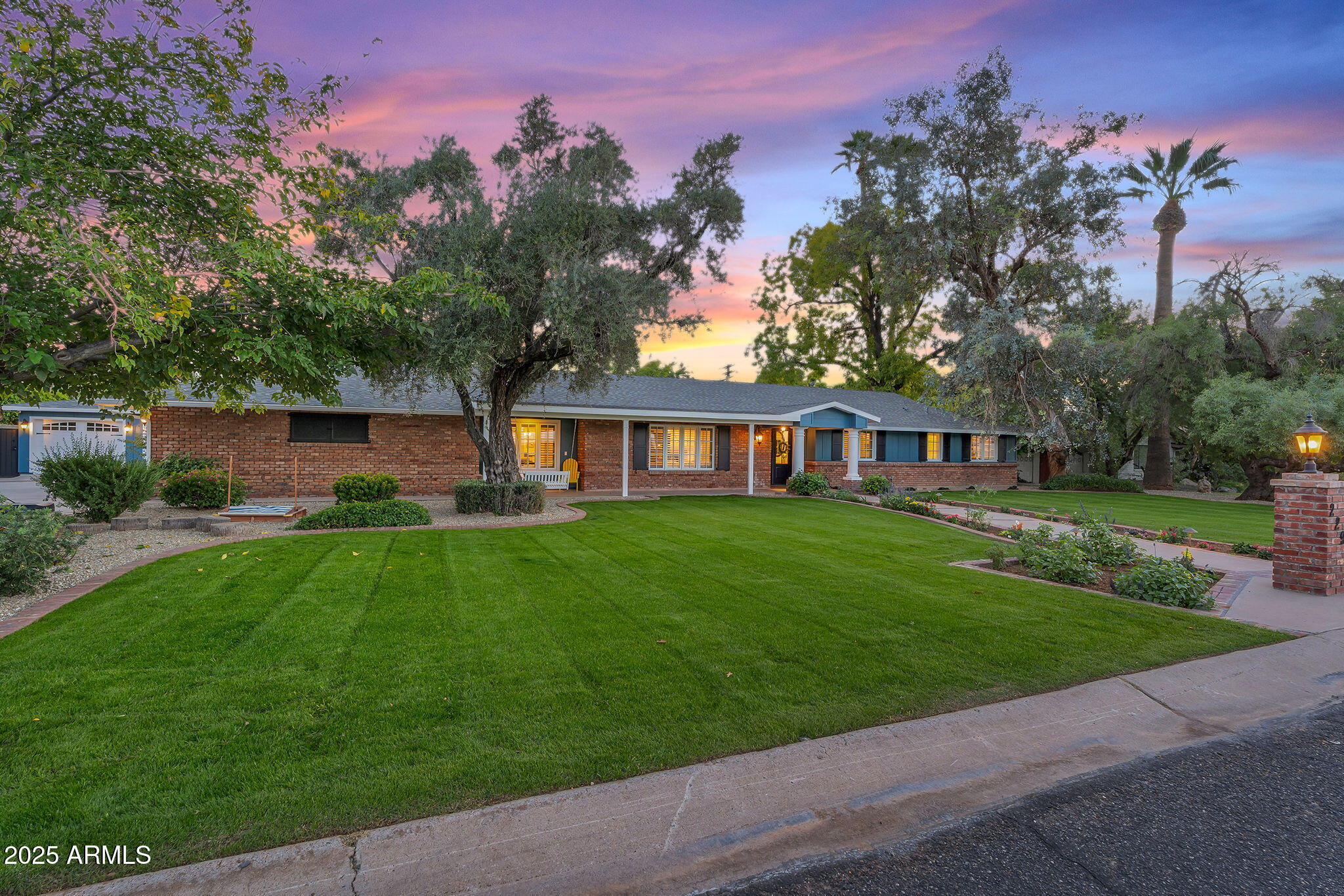 229 W BERRIDGE Lane