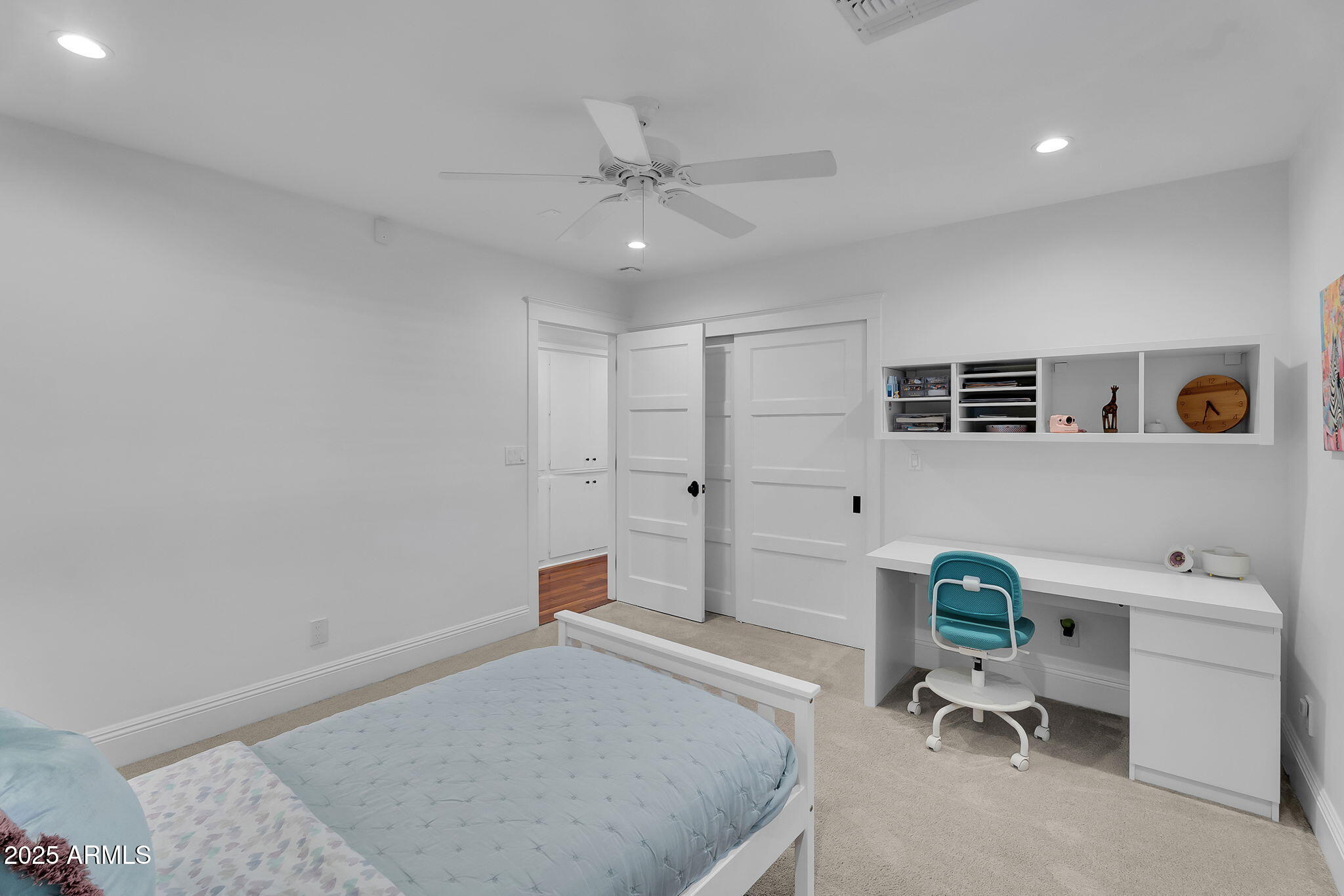 229 W BERRIDGE Lane