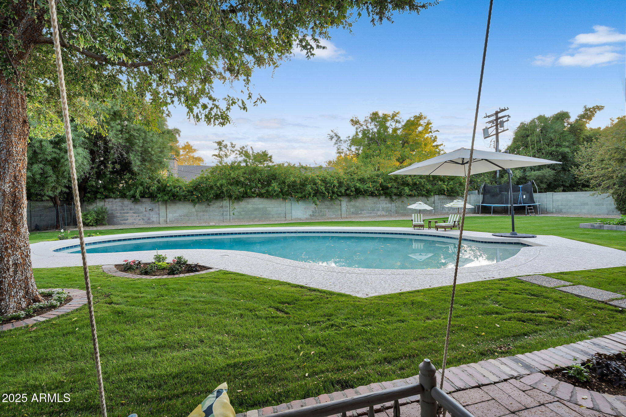 229 W BERRIDGE Lane