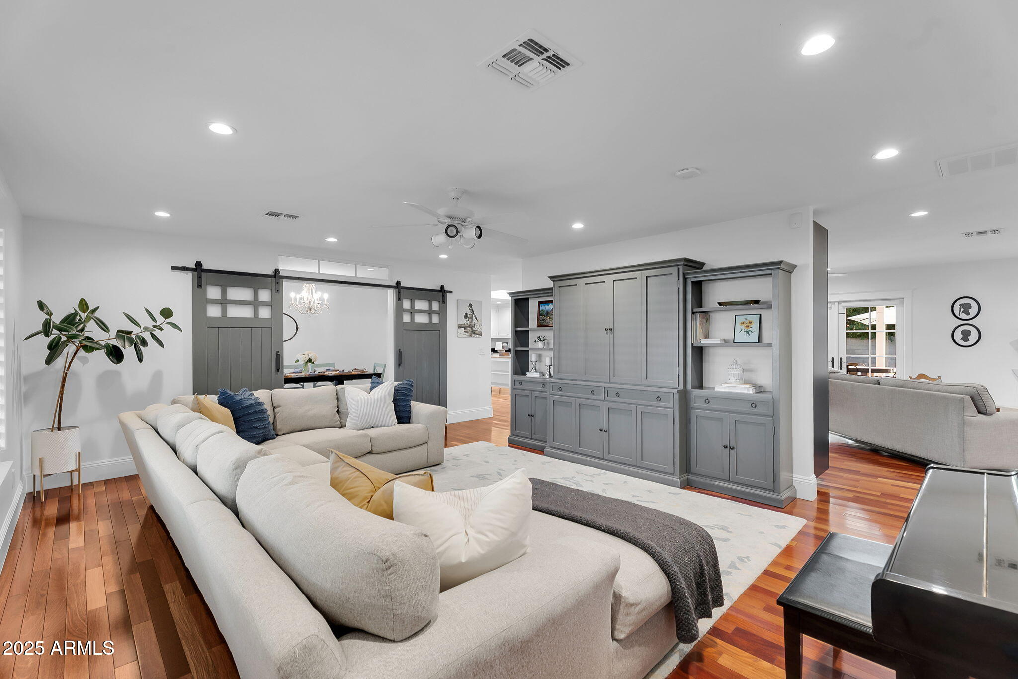 229 W BERRIDGE Lane