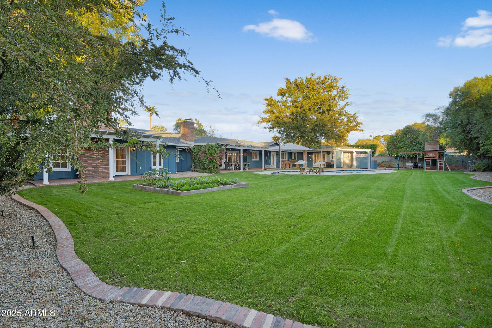 229 W BERRIDGE Lane