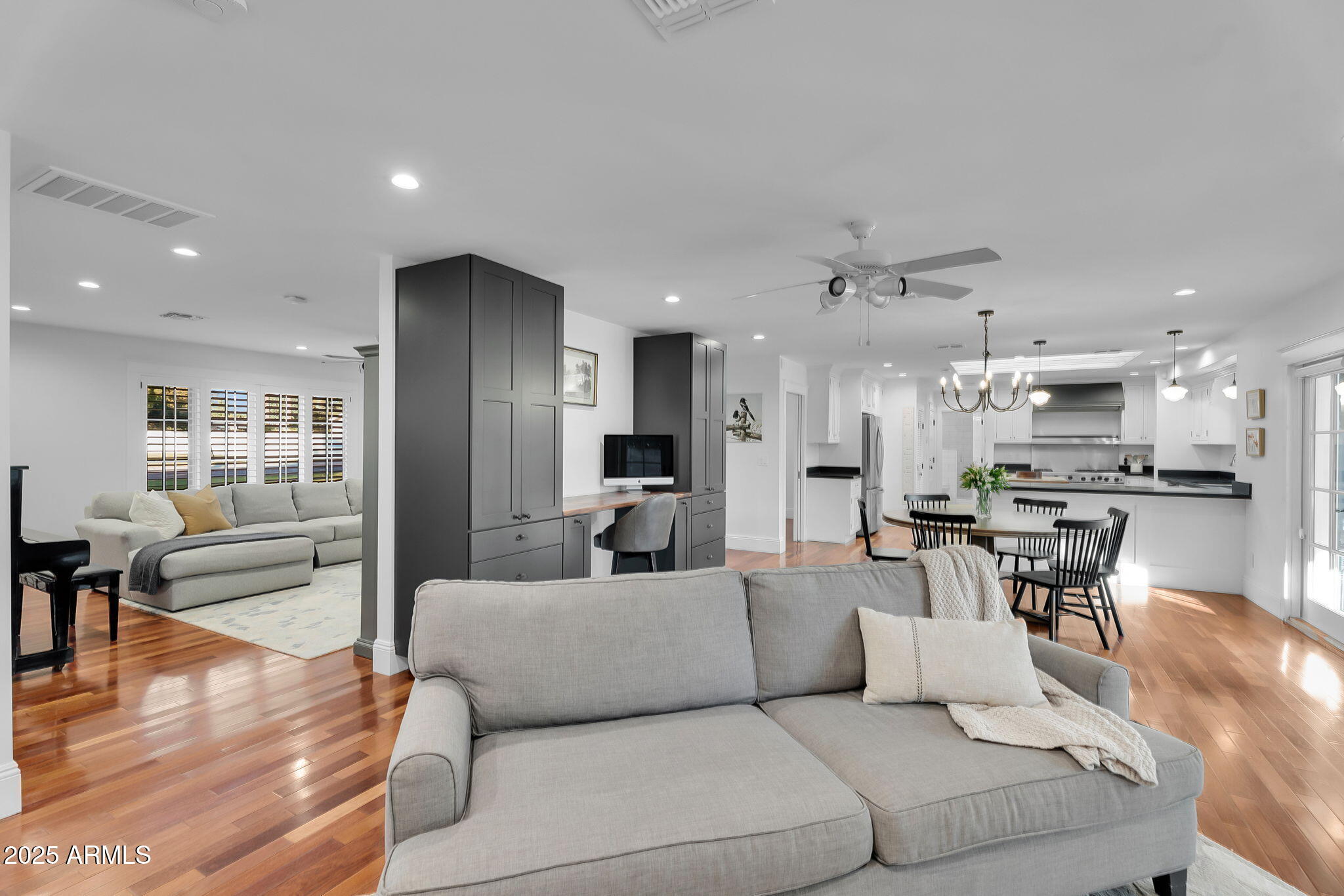 229 W BERRIDGE Lane