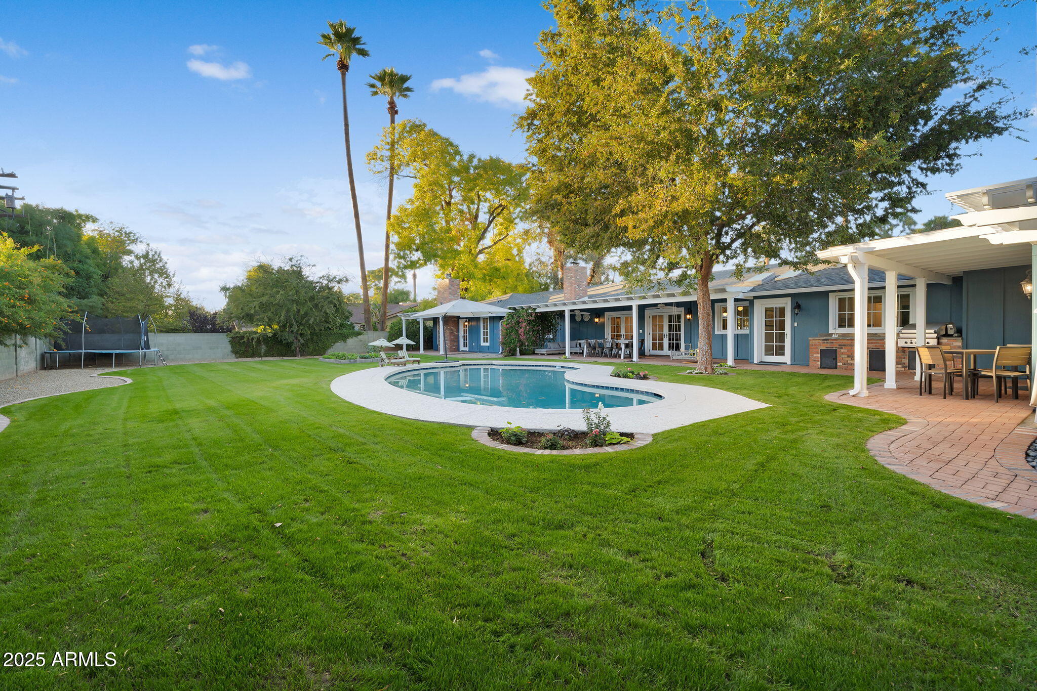229 W BERRIDGE Lane