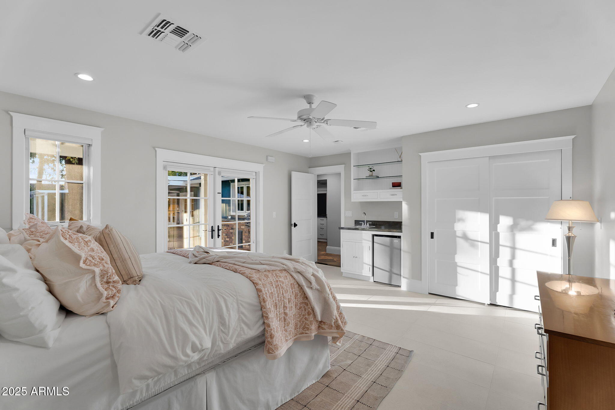 229 W BERRIDGE Lane