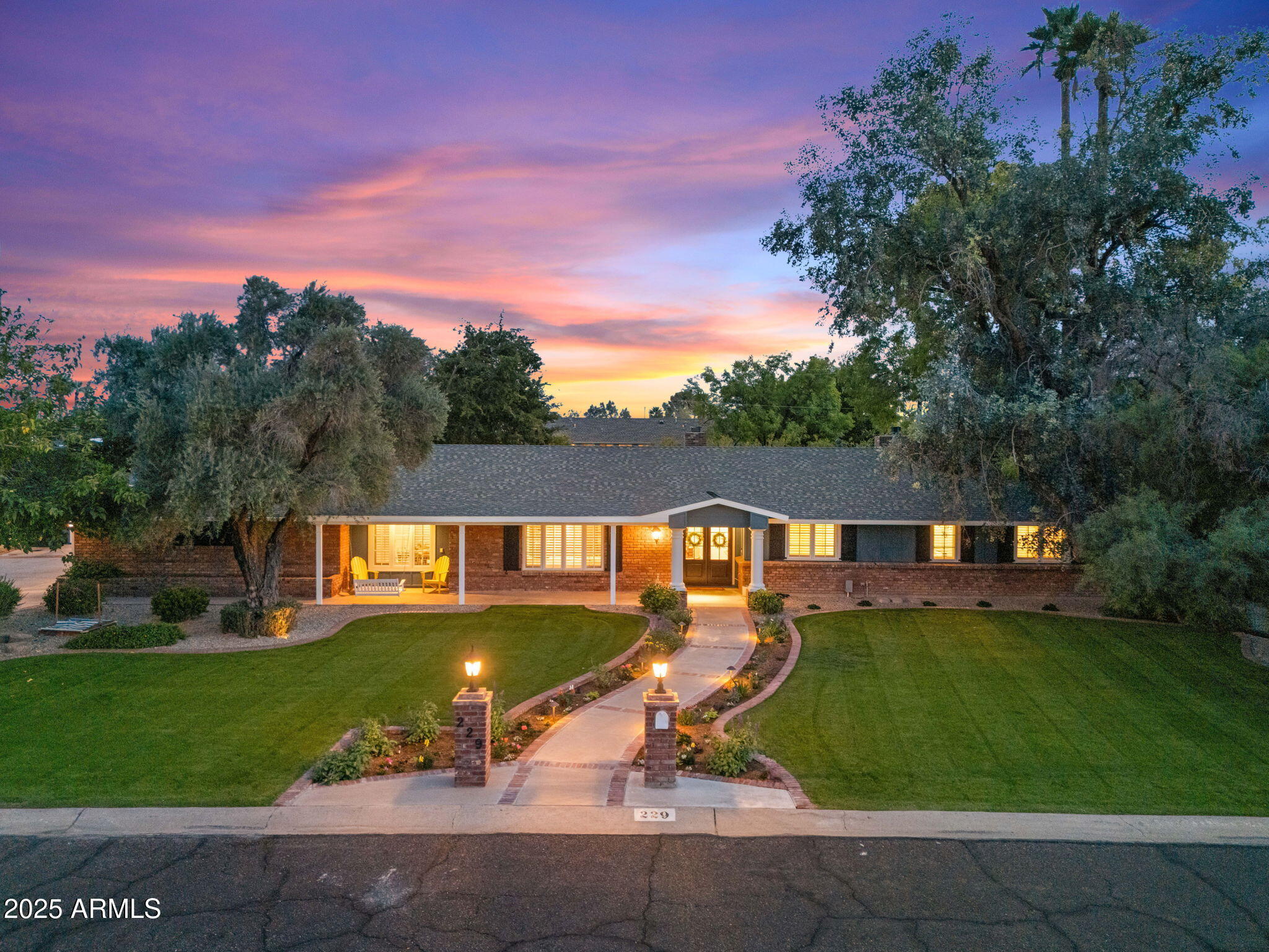 229 W BERRIDGE Lane