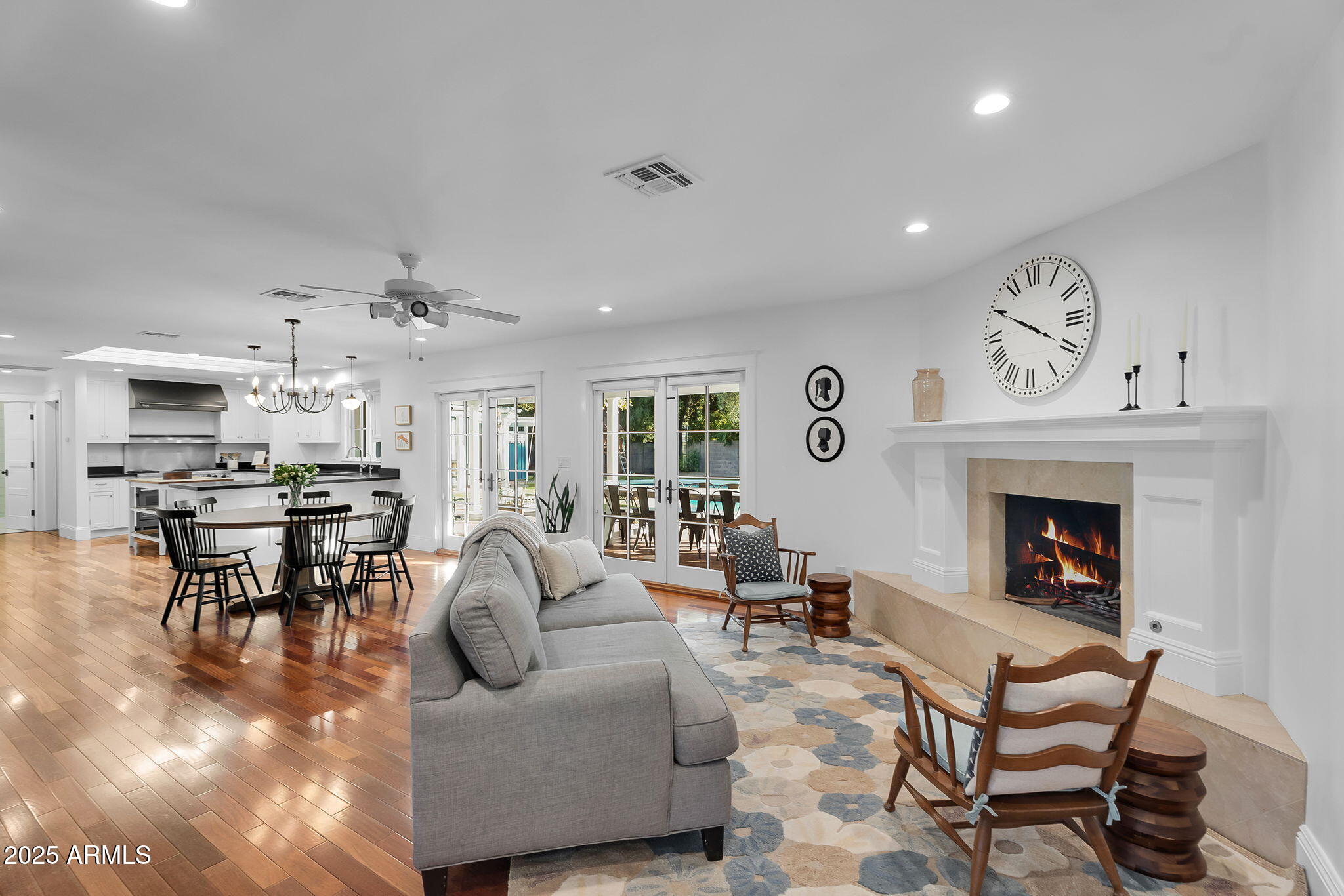 229 W BERRIDGE Lane