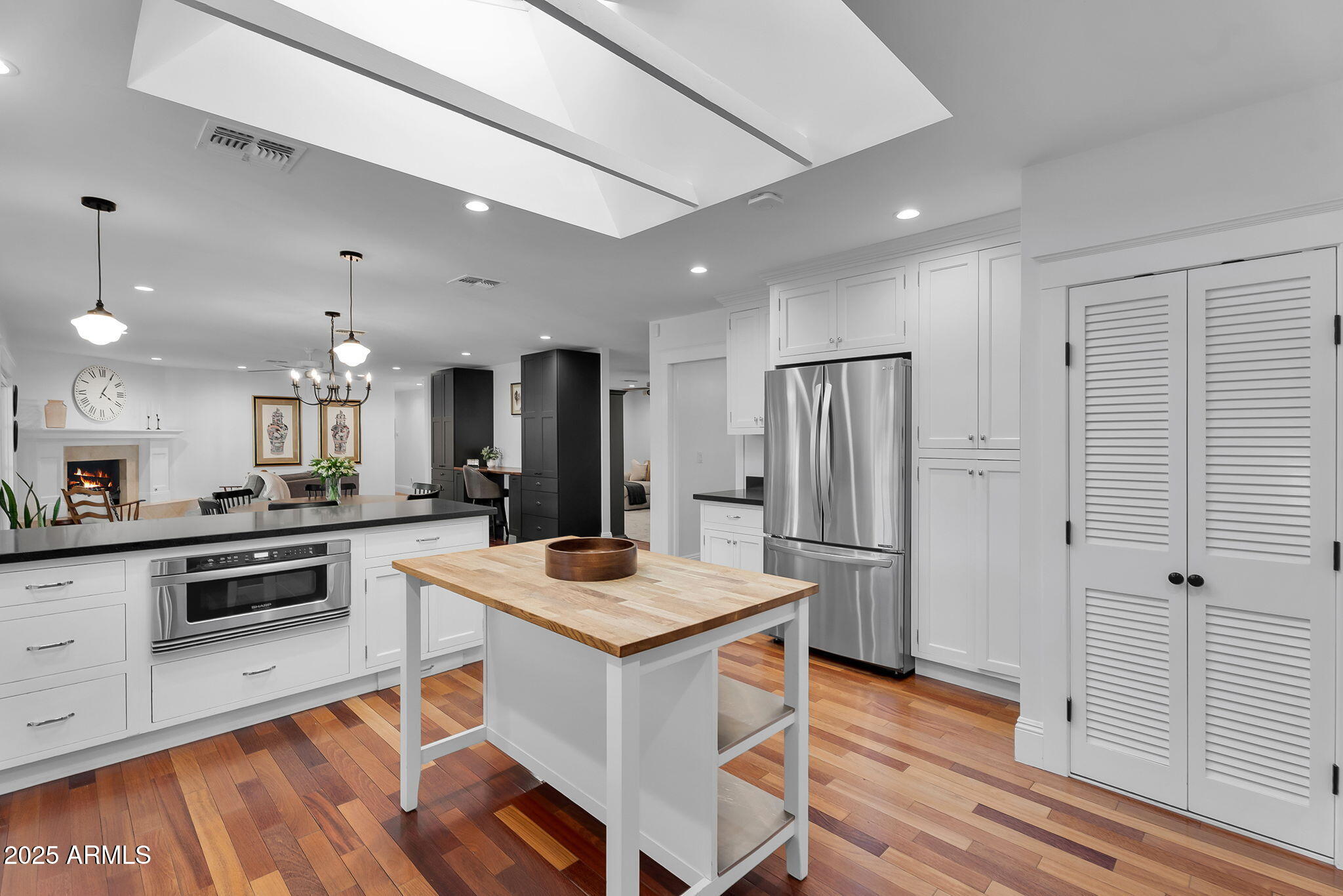 229 W BERRIDGE Lane