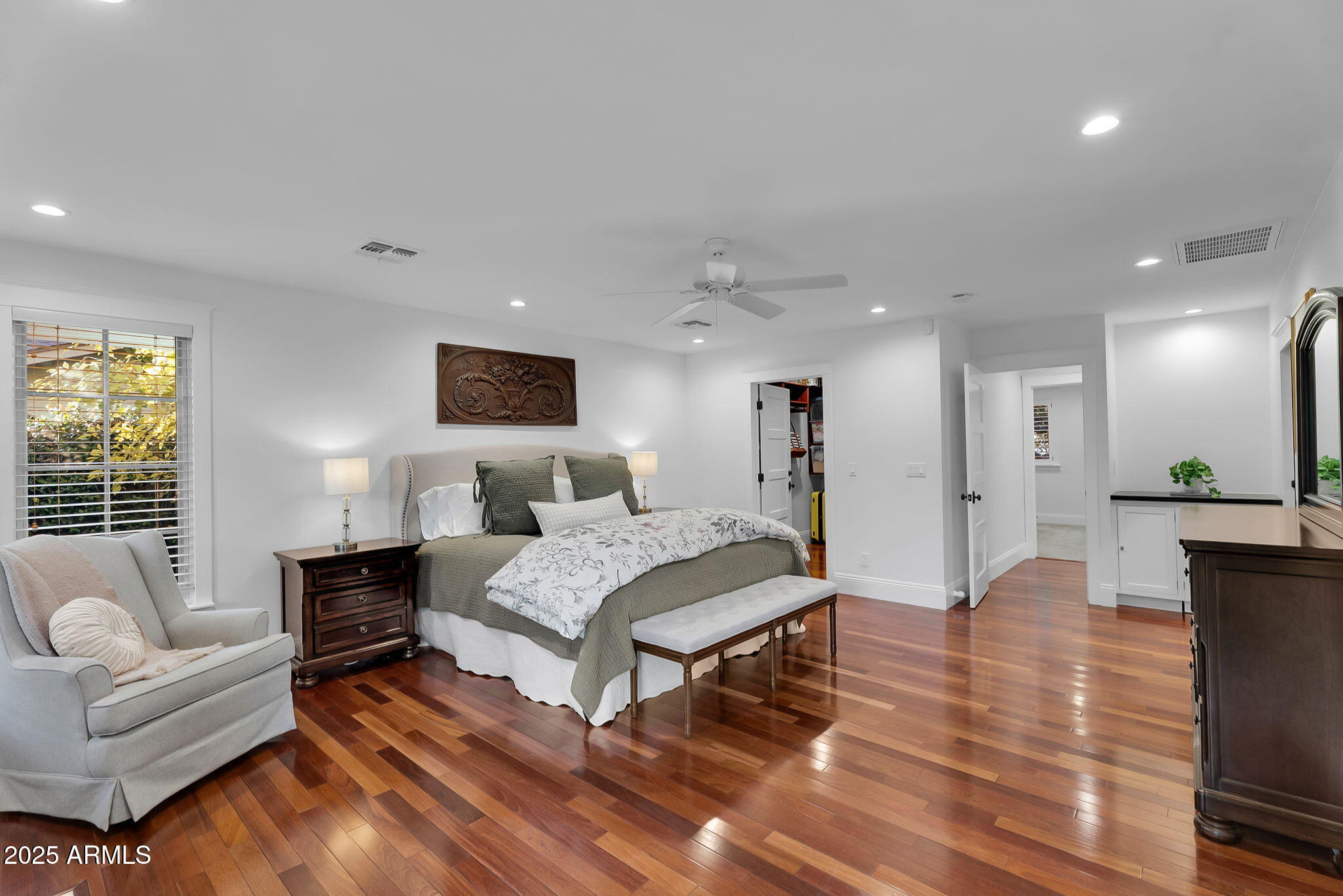 229 W BERRIDGE Lane