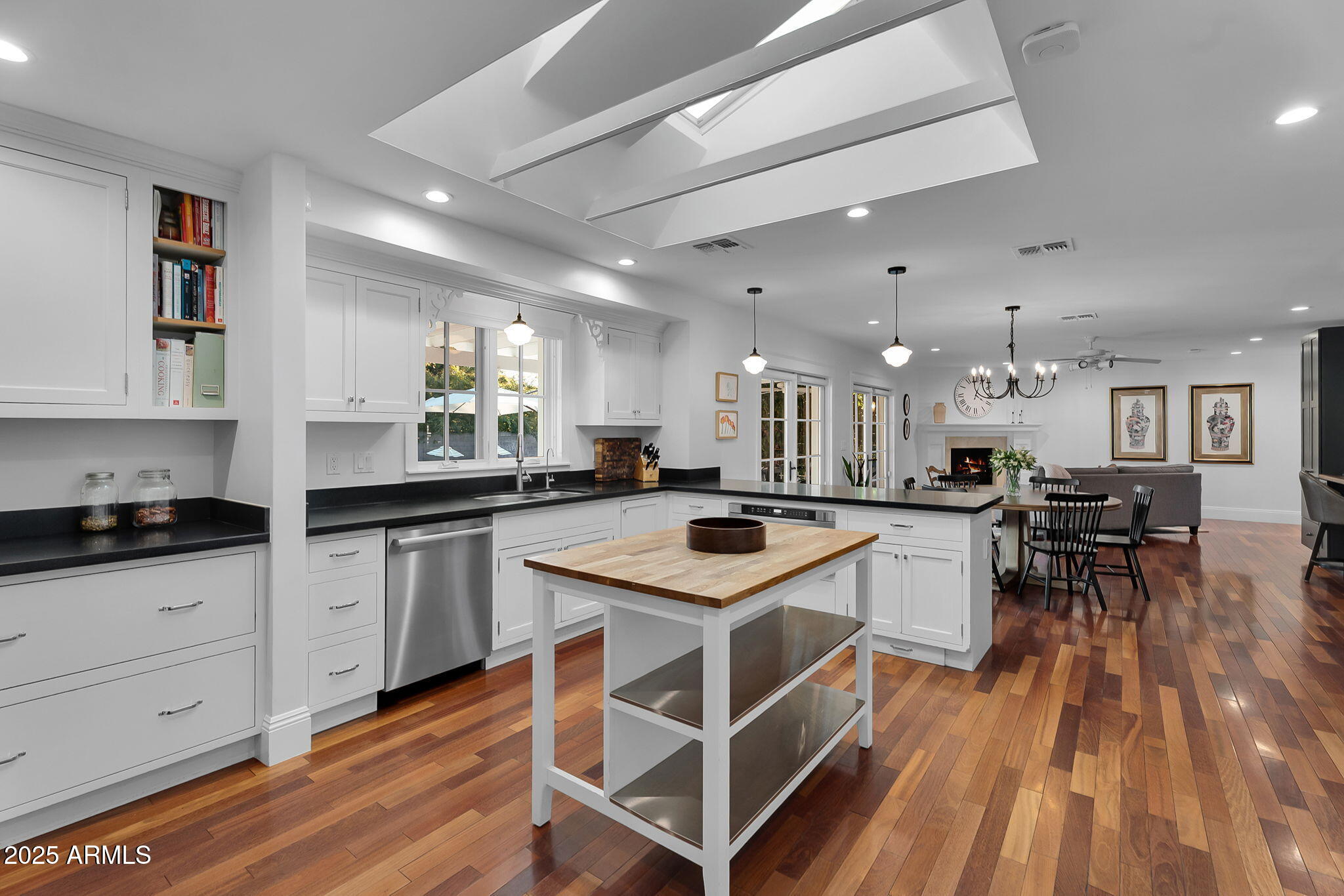 229 W BERRIDGE Lane