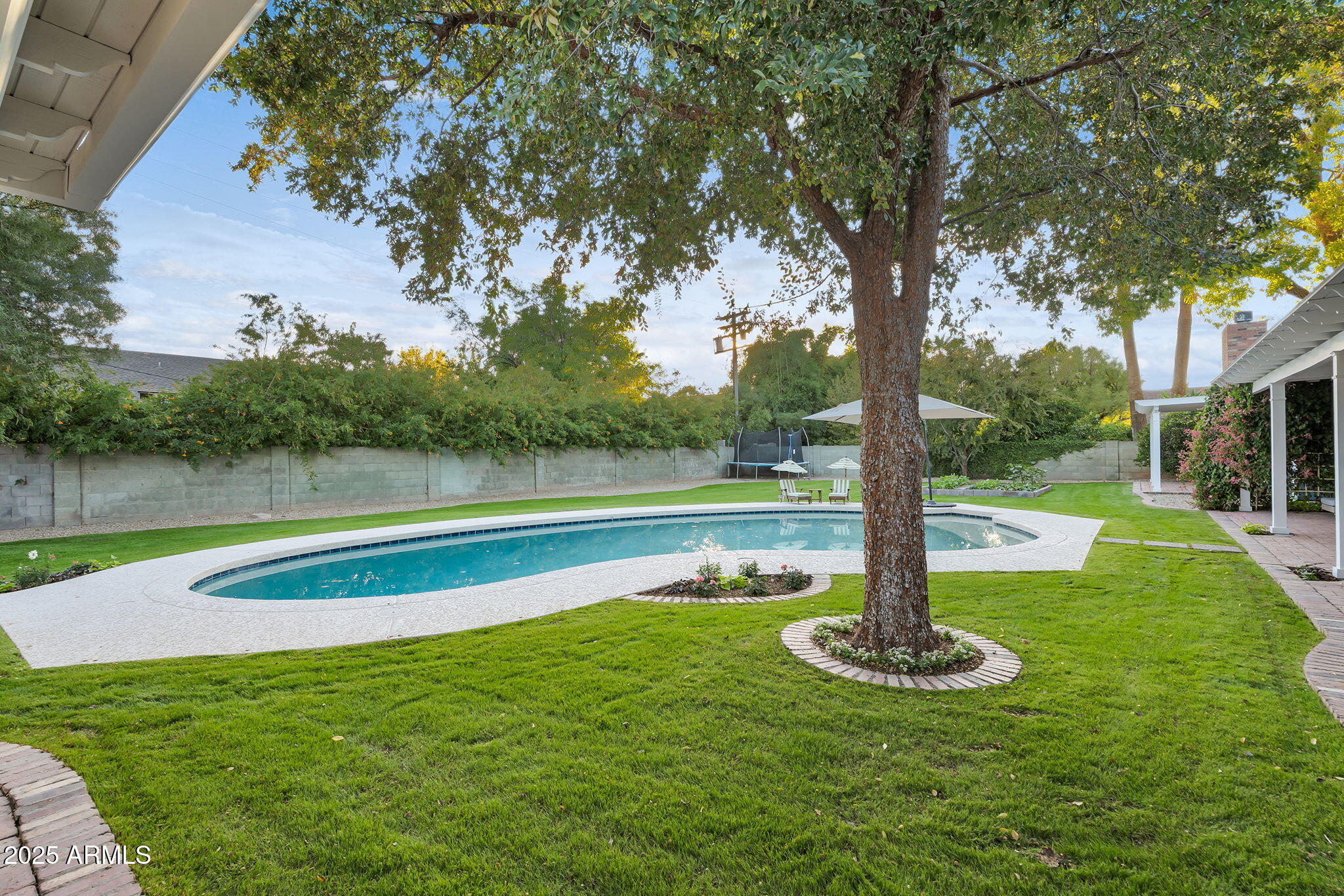 229 W BERRIDGE Lane