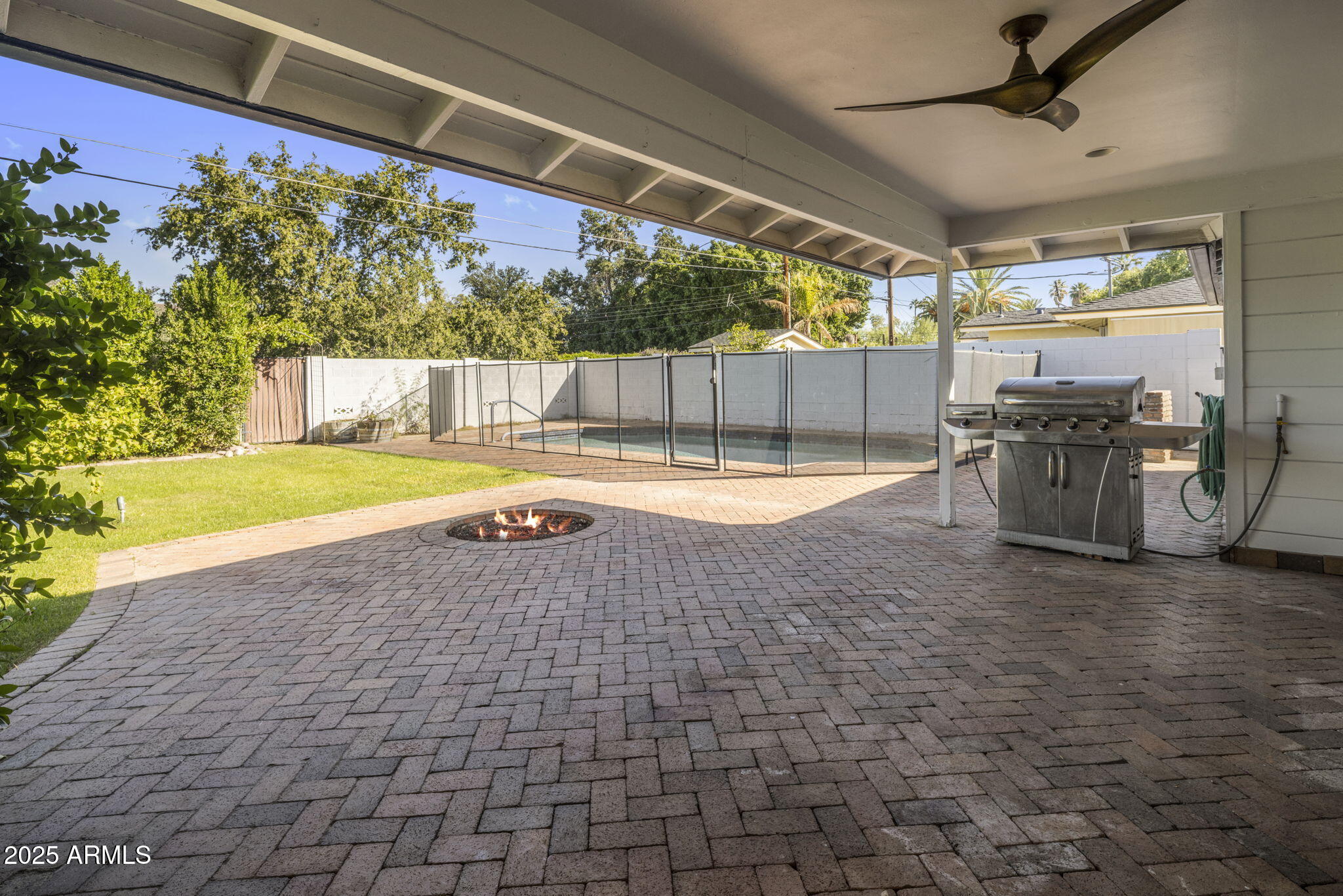 5038 E EARLL Drive
