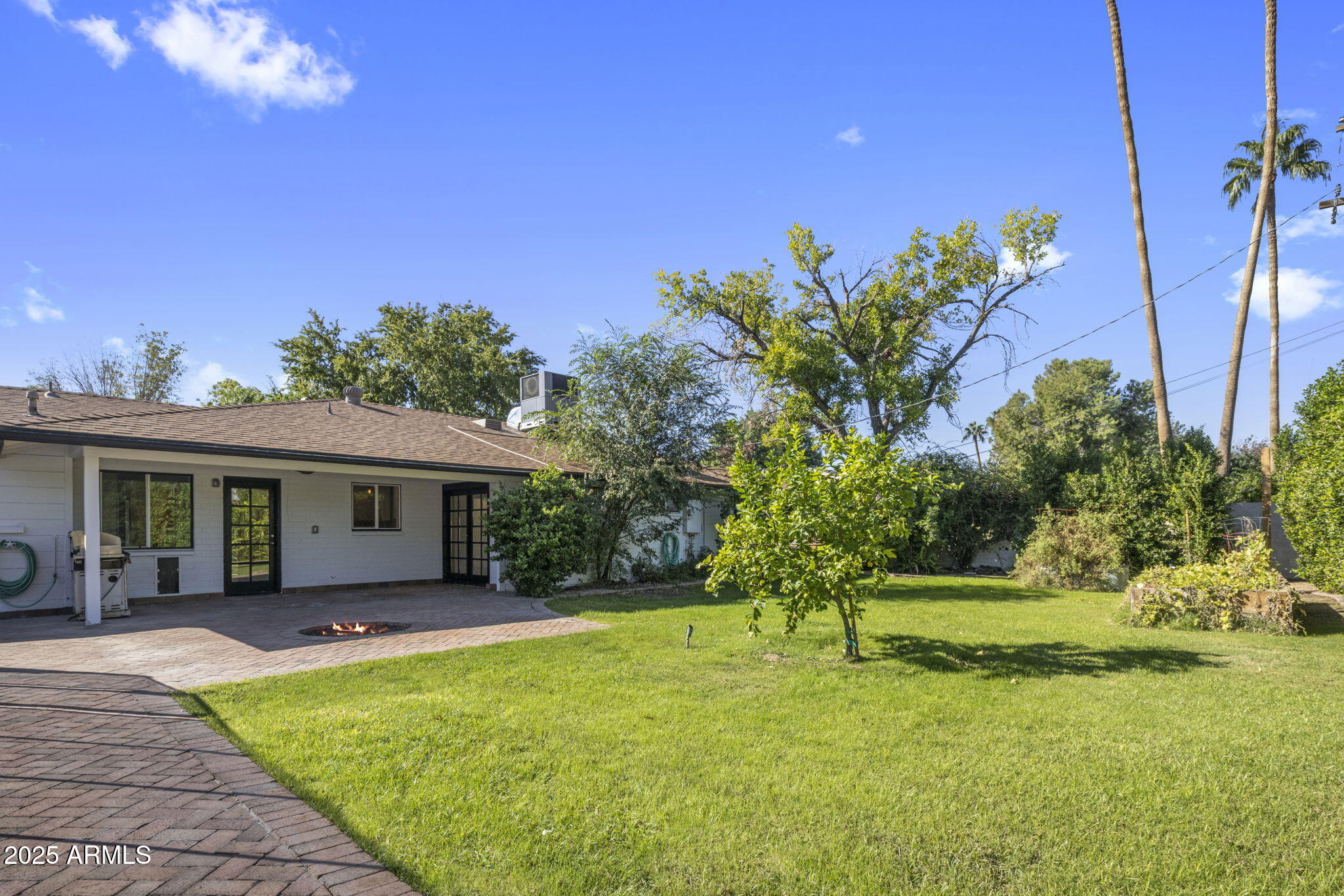 5038 E EARLL Drive