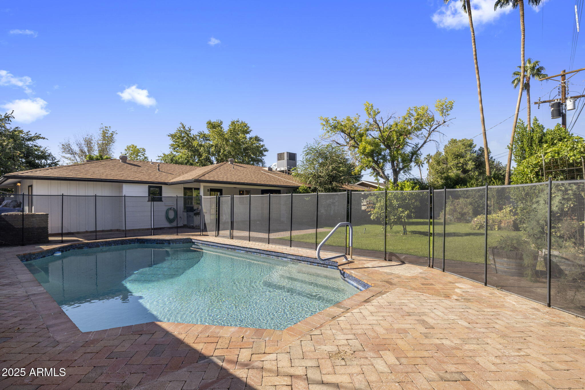 5038 E EARLL Drive