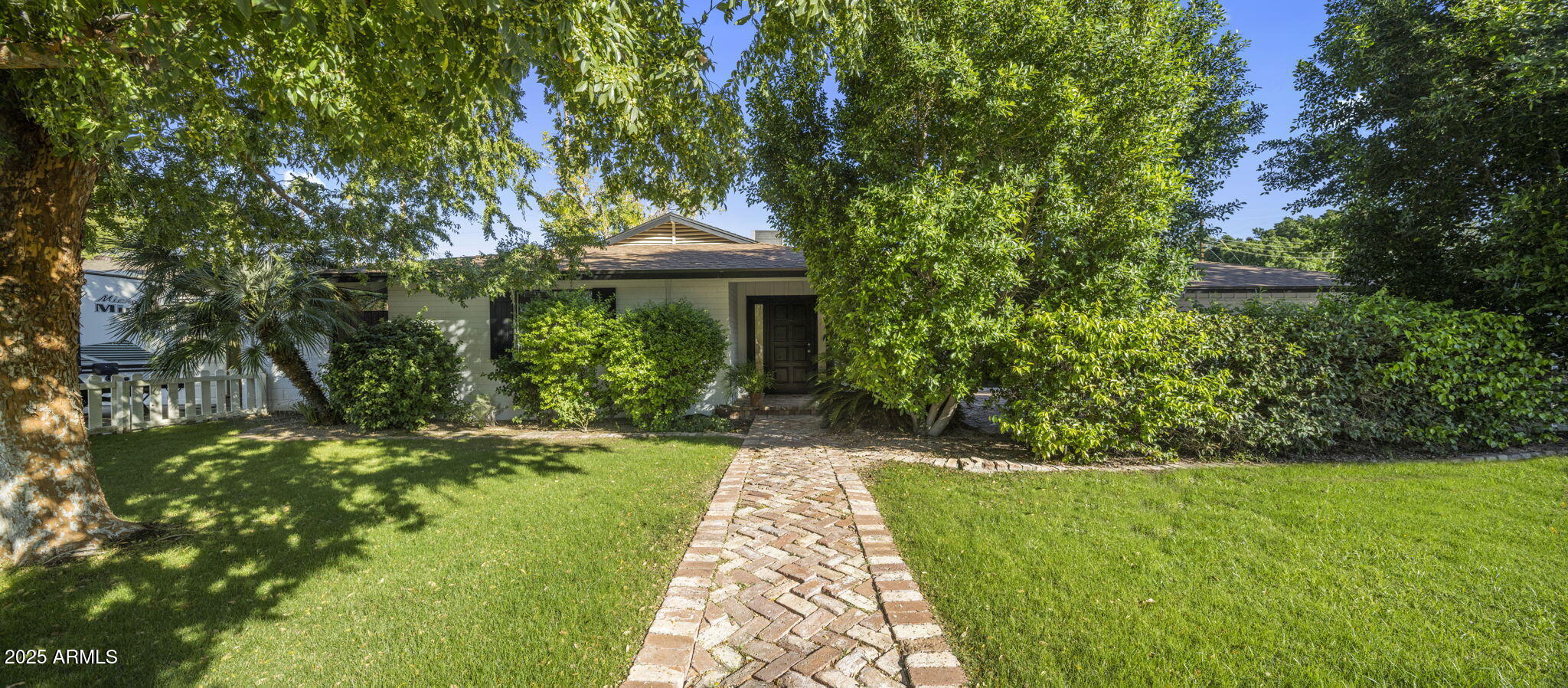 5038 E EARLL Drive