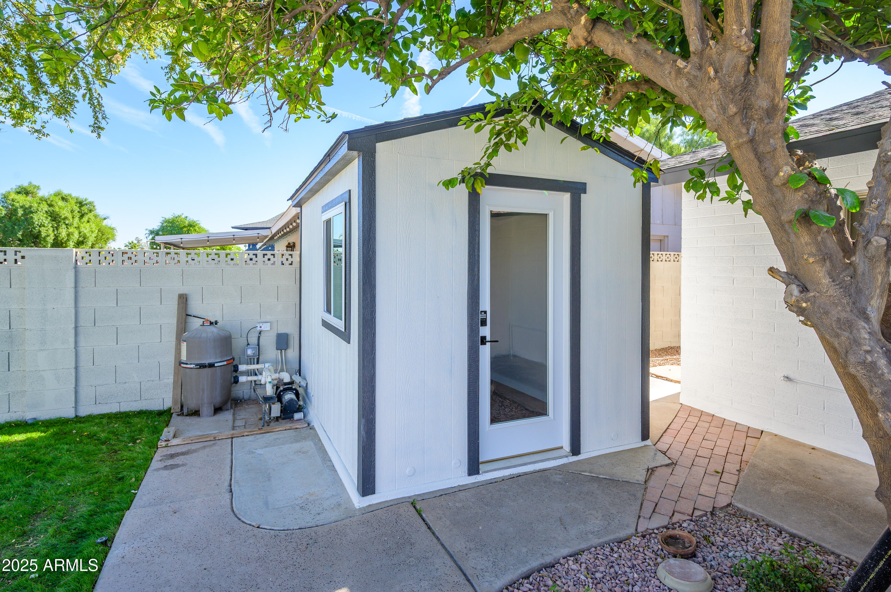 1316 E CARTER Drive