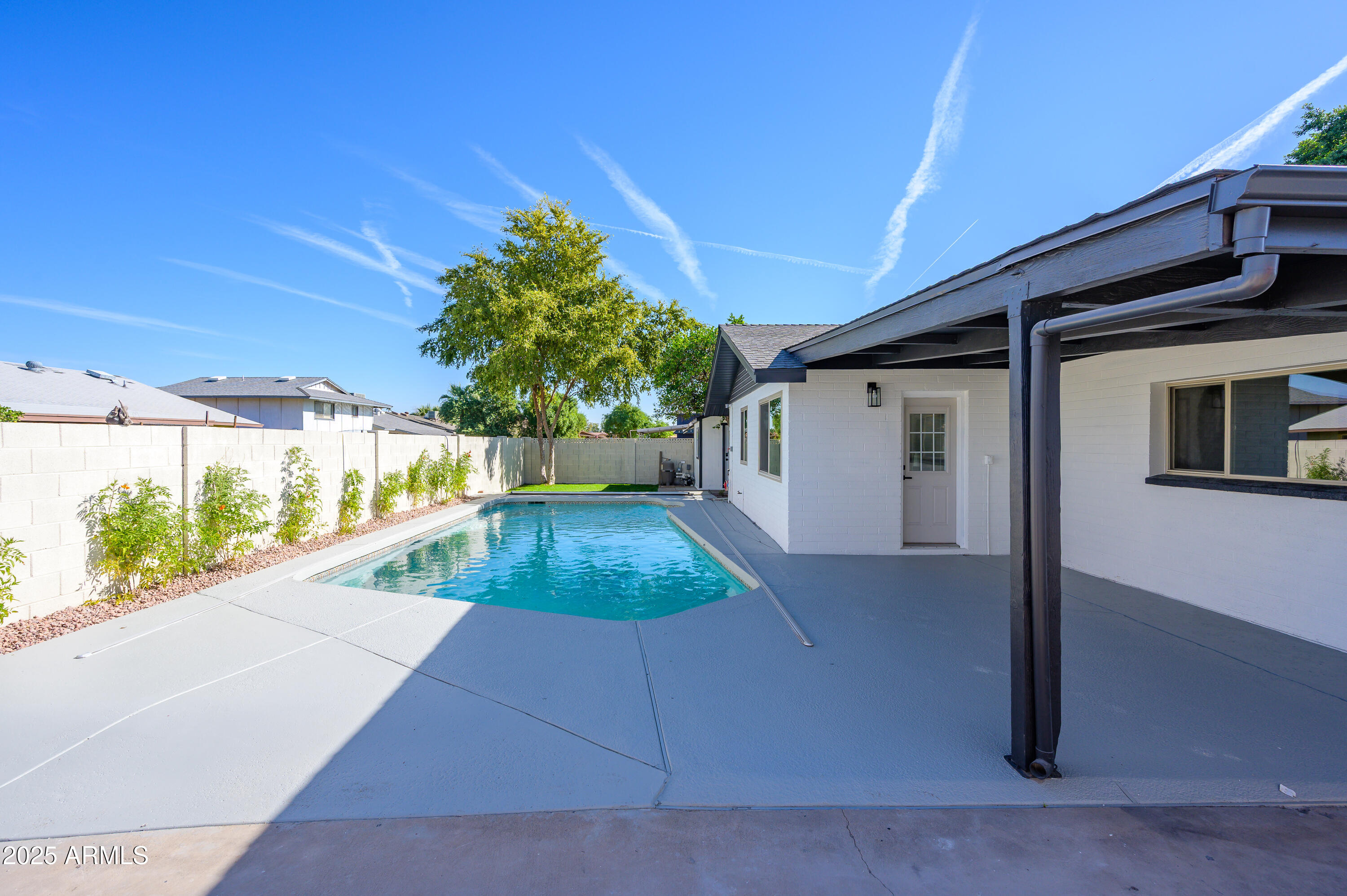 1316 E CARTER Drive