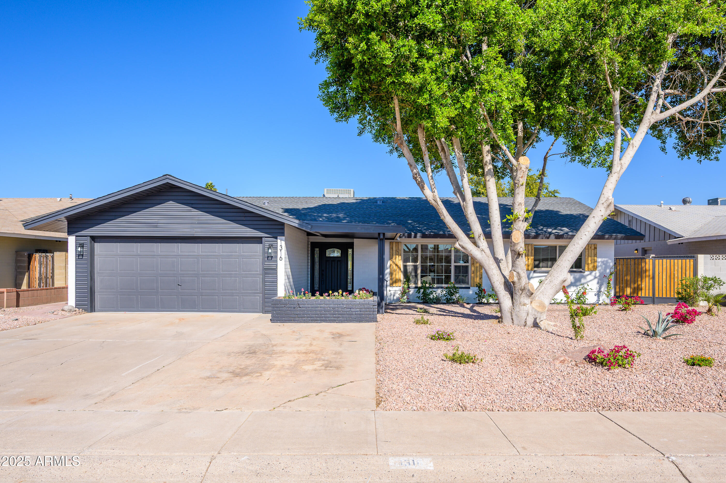 1316 E CARTER Drive
