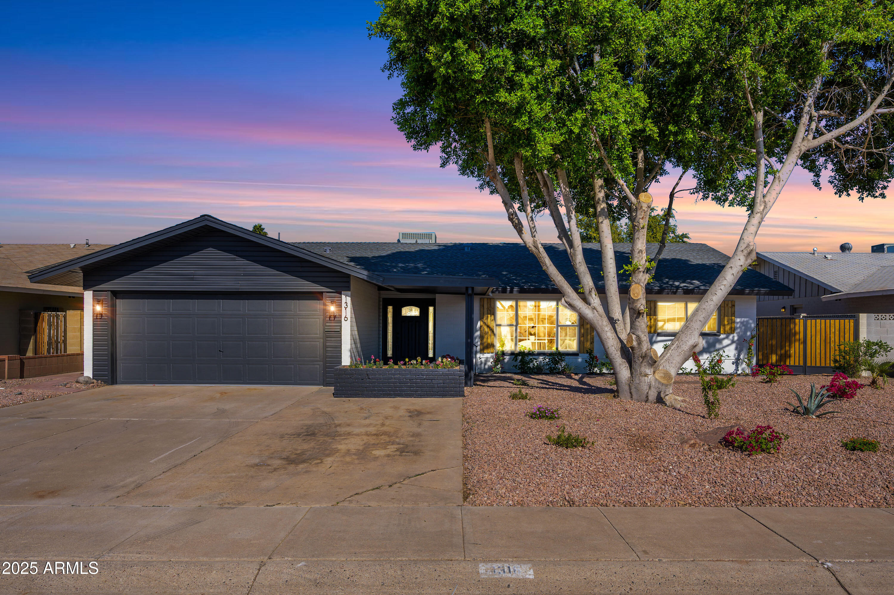 1316 E CARTER Drive